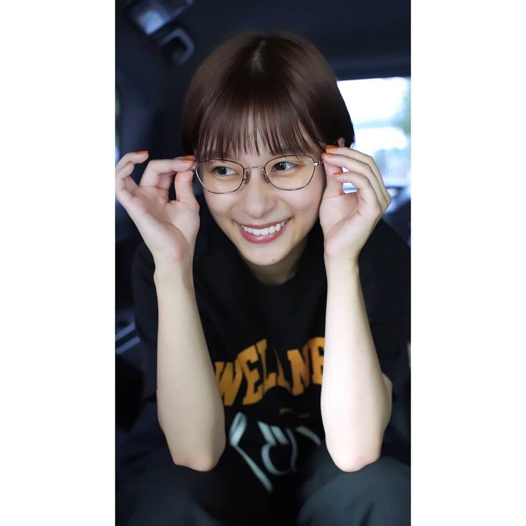 芳根京子さんのインスタグラム写真 - (芳根京子Instagram)「和泉のめがねをいただきました🤓 実際使ってたやつみたい。 ありがとうございます！  もう懐かしいね😌  #俺の可愛いはもうすぐ消費期限⁉︎」8月27日 11時37分 - yoshinekyoko