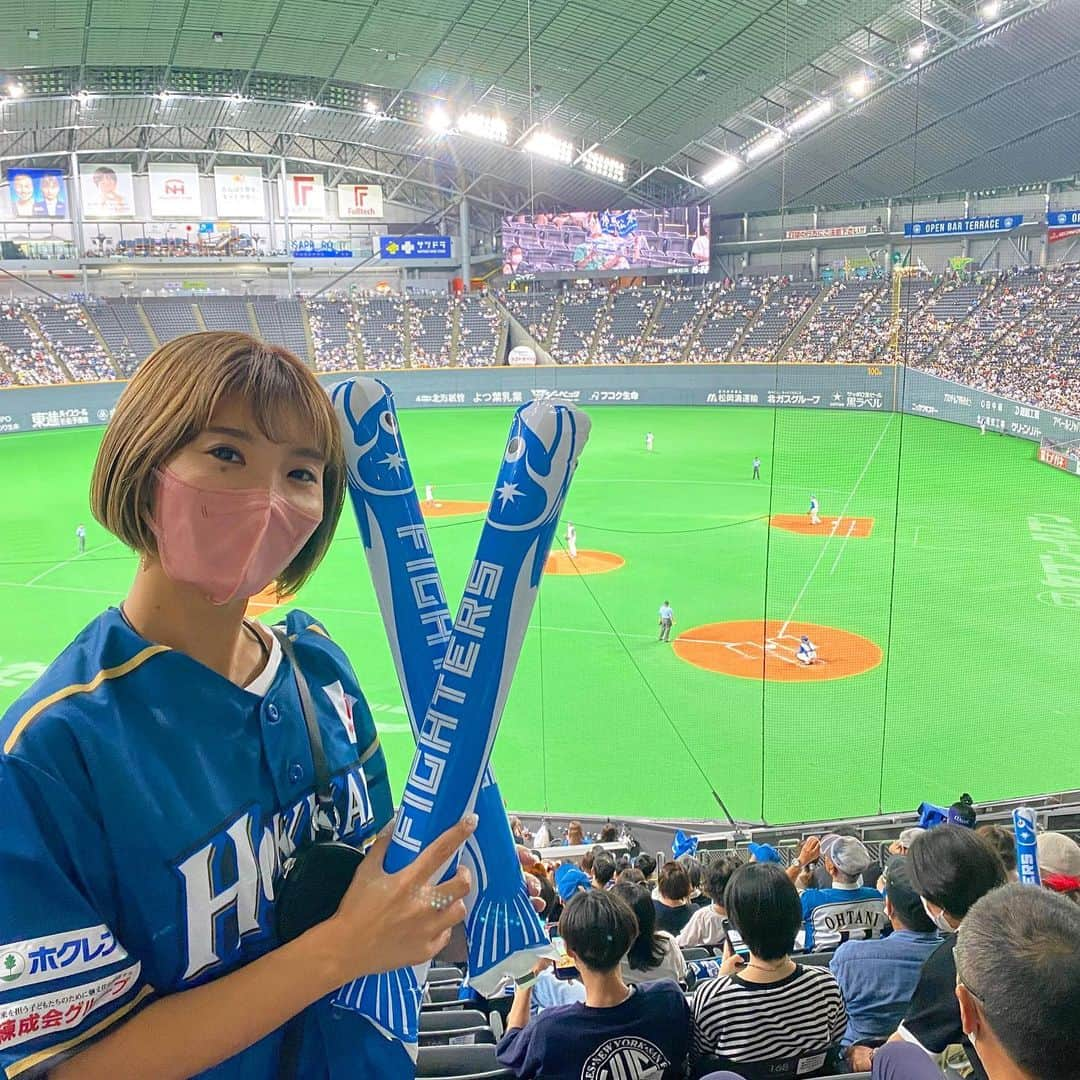 新田朝子さんのインスタグラム写真 - (新田朝子Instagram)「ポンセ、ノーヒットノーラン達成🦊🤘 (ハム北海道移籍後、初)  ハム、連敗ストップだし歴史的にも素晴らしい日に 観戦することができました。  久々の札幌ドーム、楽しかったなぁ⚾️🐟  #道産子 #北海道 #札幌 #札幌ドーム  #ファンは宝物 #lovefighters #日本ハムファイターズ #プロ野球 #野球好き   #フリーアナウンサー #新田朝子」8月27日 16時58分 - asako.nitta