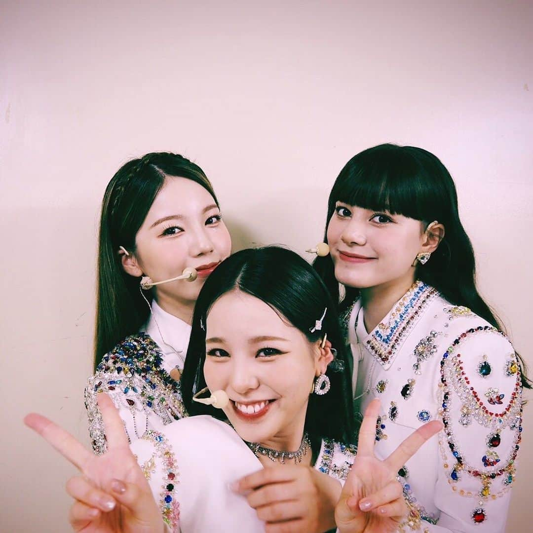 NiziUさんのインスタグラム写真 - (NiziUInstagram)「北海道公演　本当に最高の2日間でした ~🥰 WithUの皆さんから沢山のエネルギー貰ったので 今から宮城公演も頑張ります ~ ~ ~♫ 次から次へと幸せが ~訪れて来ますね ~😊 あぁ ~幸せっ♡笑笑  홋카이도 공연 정말 최고의 2일간이었어요~🥰 WithU여러분들께 많은 에너지를 받았으니까 오늘부터의 미야기 공연도 열심히 할 수 있을 것 같아요 ~ ~ ~♫ 계속해서 행복이 찾아오네요~😊 아~행복♡ㅎㅎㅎ  #NiziU #WithU #Light_it_Up  #MAKO #🍋🍫」8月27日 17時11分 - niziu_artist_official