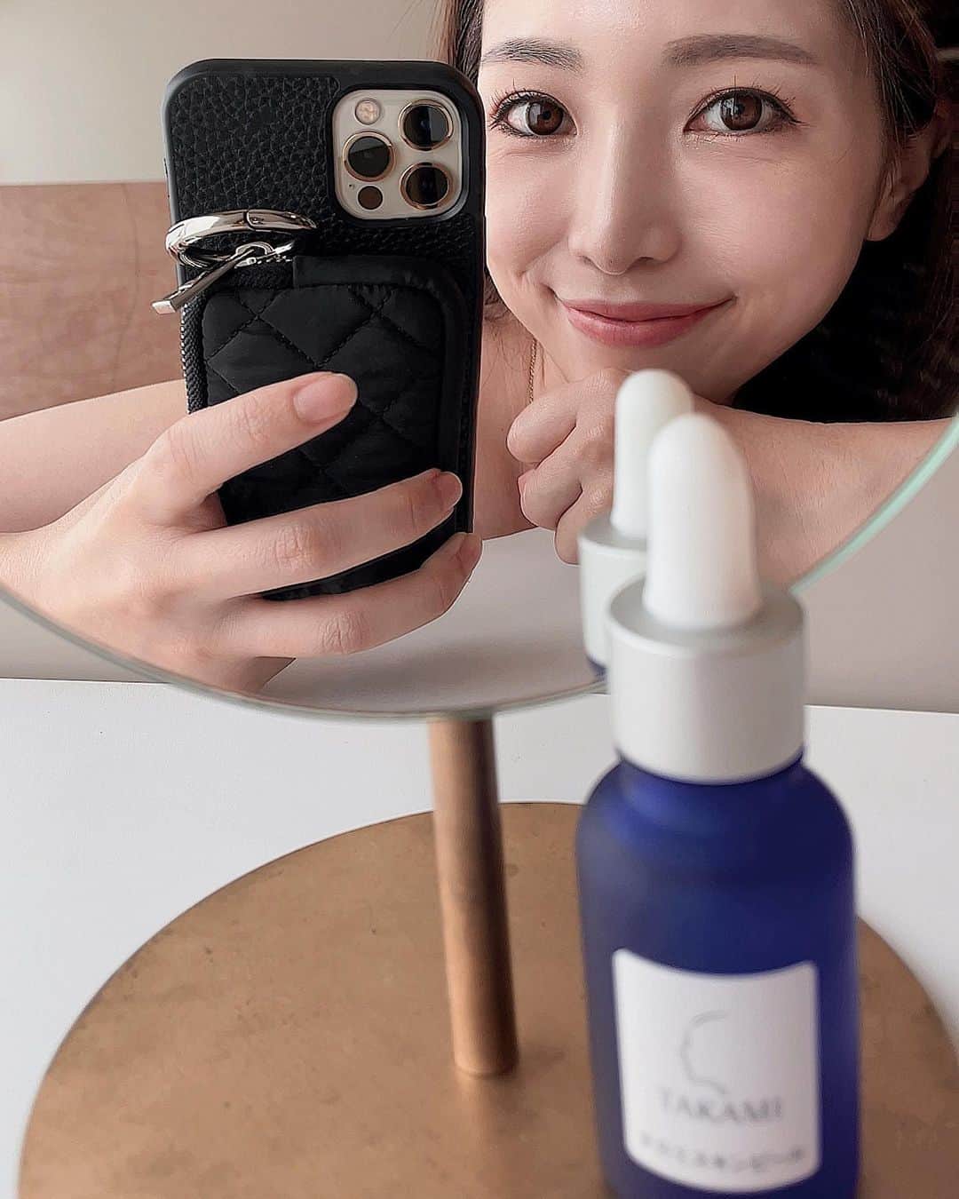 喜田彩子さんのインスタグラム写真 - (喜田彩子Instagram)「⁡ 数々のベスコスを受賞している「タカミスキンピール」 美容家さんでも愛用されている方が多いですよね！ ⁡ そんなタカミスキンピールを プレゼントしていただきました✨  @takami.skinpeel  ⁡ 今使っているスキンケアにプラスするだけなので 取り入れやすさもよかったです！！ ⁡ ⁡ 角質美容.... 肌の美しさを決めるポイントは 《表面の角質》だって知っていましたか？ ⁡ 私は逆に角質はなくなることが良いことだと思っていたので これを知った時、目から鱗でした！！ 今見えている肌こそ“角質”だったなんて😳 ⁡ 『角質が今育っている！？』と思うと 一日も欠かしたくなくなりますね🌿 ⁡ 洗顔も弾力のあるモチっとフワフワなキメの細かい泡✨ 肌表面の角質を優しく洗ってあげる瞬間は とても幸せな気持ちになります♡♡ ⁡   ⁡ #タカミ #タカミスキンピール #人生は角質で変わる #角質美容 #pr #スキンケア #skincare #takami #takamiskinpeel」8月27日 19時54分 - ayacokida