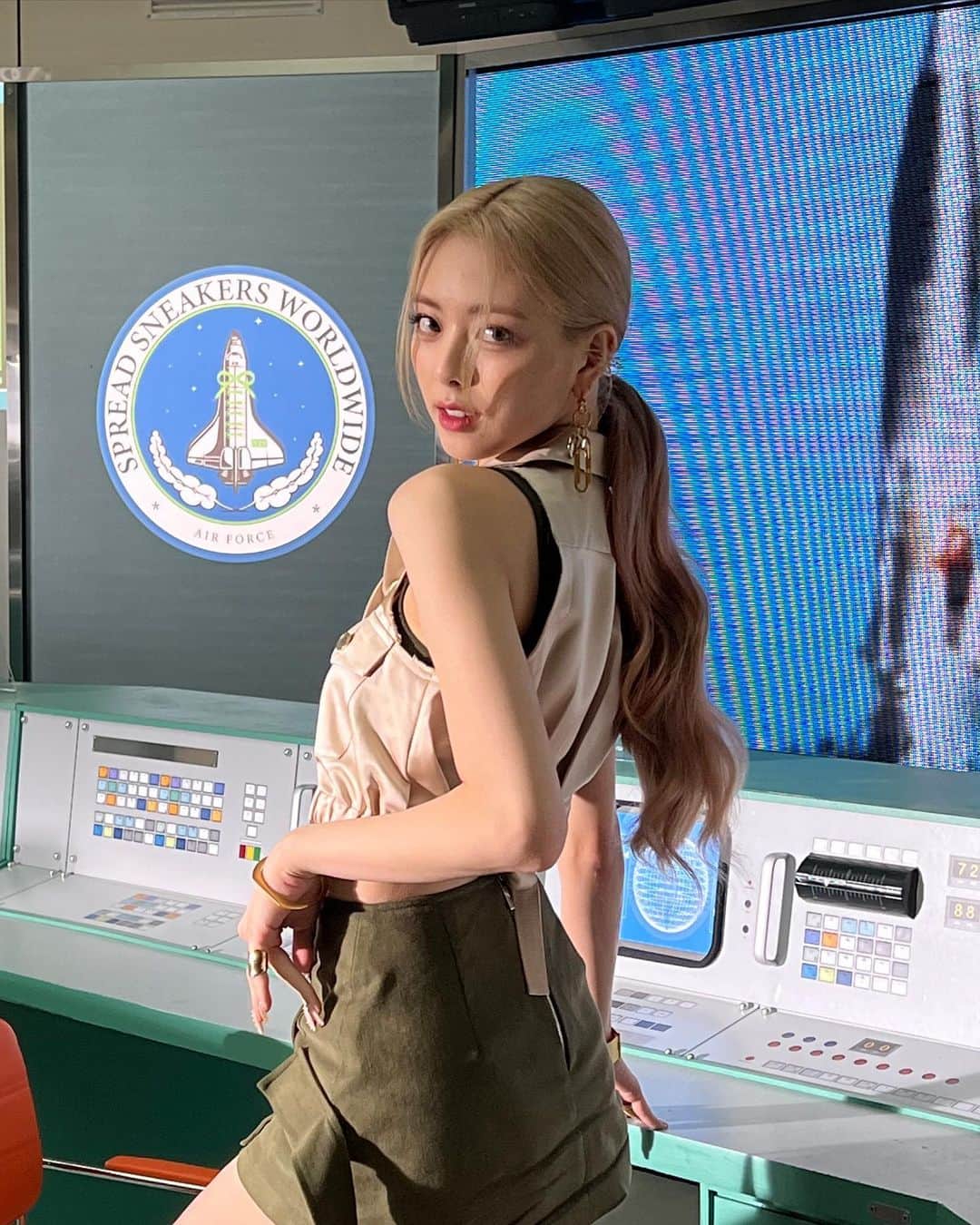ITZYさんのインスタグラム写真 - (ITZYInstagram)「🚀」8月27日 22時35分 - itzy.all.in.us