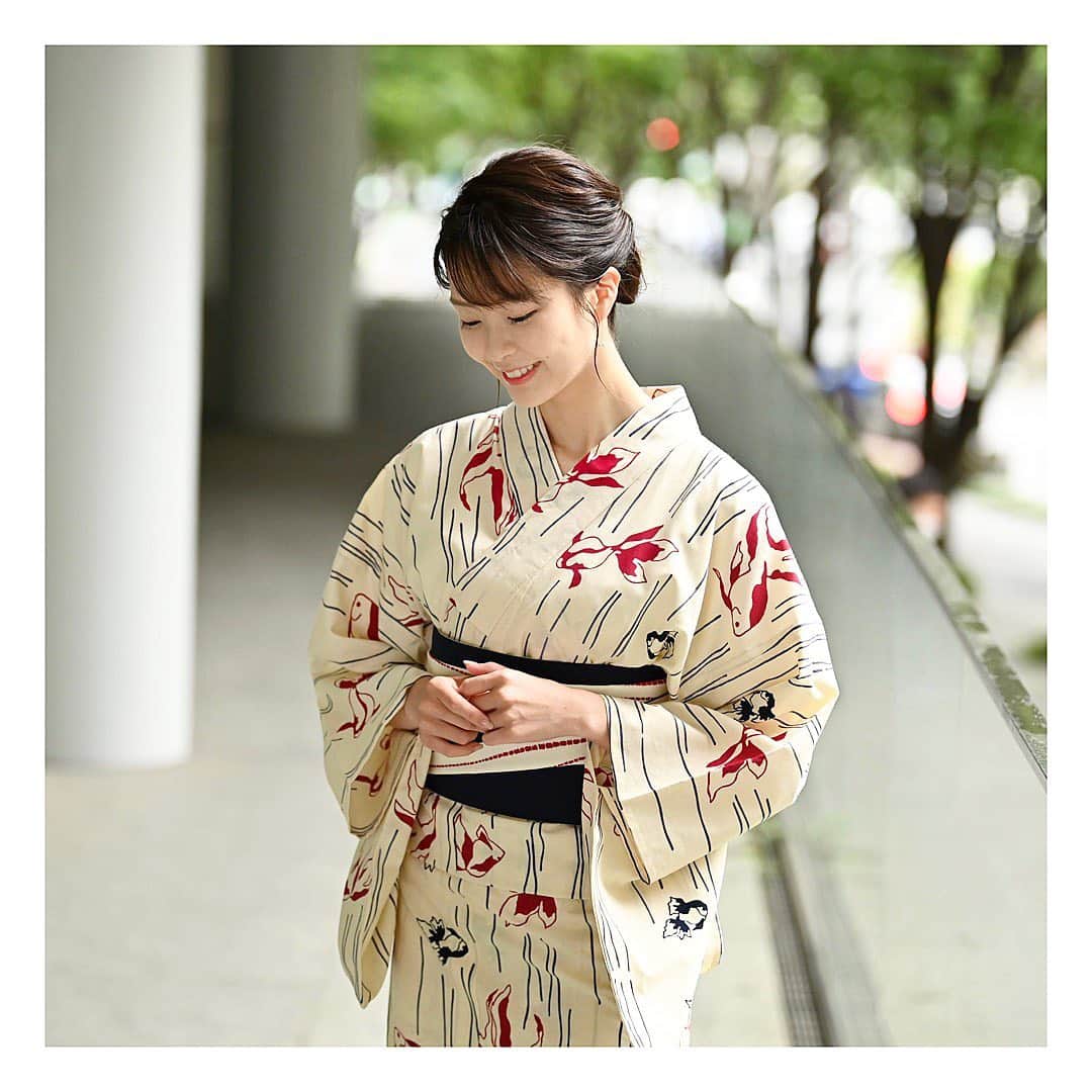 下村彩里さんのインスタグラム写真 - (下村彩里Instagram)「浴衣の季節も終盤に👘🍃  今年は３年ぶりに 規制のない夏ということで、 感染対策を徹底した上で、 祭りや花火大会を開催する地域もありました。  久しぶりに夜空を見上げたという若者、 初めて花火をみるという子どもたちも。  取材を通して、 色んな人の感動を共有してもらい、私自身幸せな時間でした。  "毎年恒例"が、なくなった数年間、 改めて、その有り難みを感じます。  #浴衣#テレ朝壁紙コンテンツ配信中 @_genjimonogatari_   #下村彩里#テレビ朝日#テレビ朝日アナウンサー#浴衣ヘア#浴衣コーデ#花火大会#花火#熱海海上花火大会#iPhone#シネマティック#モード#撮影」8月28日 3時42分 - sairi.shimomura_ex