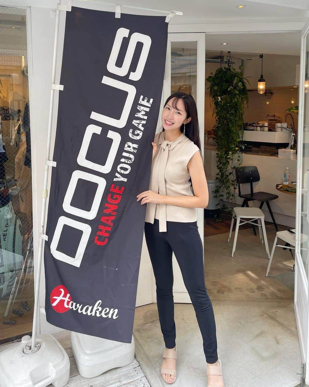 中島亜莉沙さんのインスタグラム写真 - (中島亜莉沙Instagram)「POP UP & EXHIBITOIN 22AW/23SS @docusgolfworld   ゴルフ番組Good Luck でも 着用させて頂いたブランド！  機能性もあってかっこいい デザインのウェアが多かった✨  噂の300万円パターの試打もしました😳 ずっしり詰まっている感じがして 打感が良いだかんな？！？！笑 とても打ちやすかったです✨✨  この日に付けてるピアスは @saki_felice 🤍 髪がストレートの時に合わせると ピアスのワンカールで柔らかい印象に 見せてくれる☺️‼︎  #さんまいめ #由来でもある日本刀 #サムライありさ  #docusgolf #golf #golfwear #sports #coordinate #ootd #outfit #golfswing  #ドューカス #ドューカスゴルフ #パター #家族ゴルフ #夫婦ゴルフ #夫婦生活 #ニューバランスゴルフ #ゴルフ #ゴルフ女子 #スポーツ女子 #ゴルフウェア #スポーツウェア #ゴルフスイング #コーデ紹介 #골프　#골프여자　#尔夫球 #高尔夫」8月28日 8時58分 - arisan_days