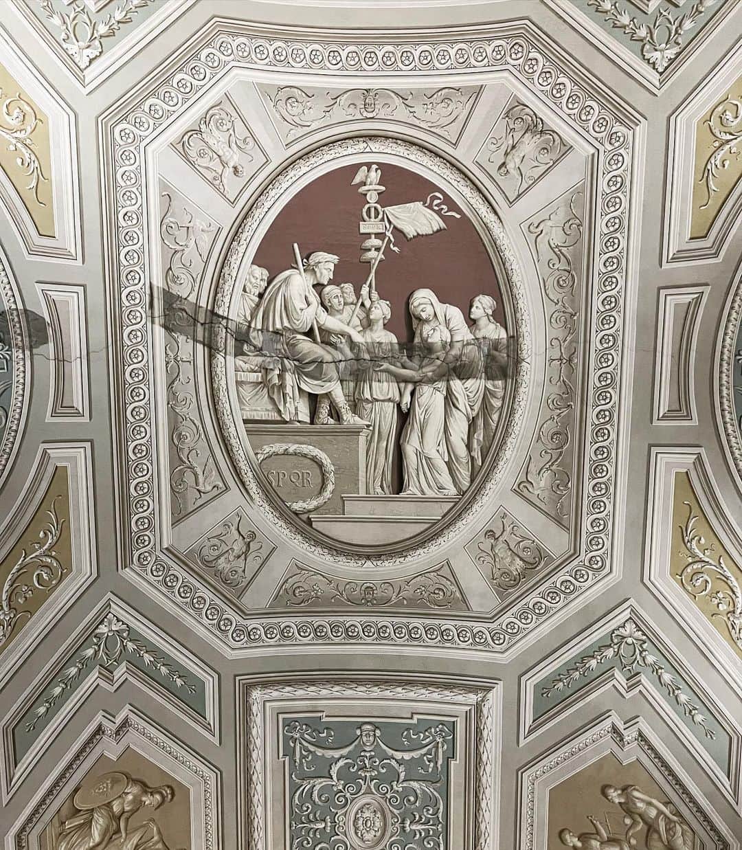 荒木さやかさんのインスタグラム写真 - (荒木さやかInstagram)「" 🧚🏾‍♀️ " Vatican Museum💟 バチカン市国にある、歴代ローマ教皇の収集品を収蔵展示する世界最大級の美術館💕 7キロもあるの。笑 圧巻。笑 有名なのはあのミケランジェロです👉🏽👈🏽 #MuseiVaticani #vatican #バチカン美術館」8月28日 11時05分 - araki_sayaka