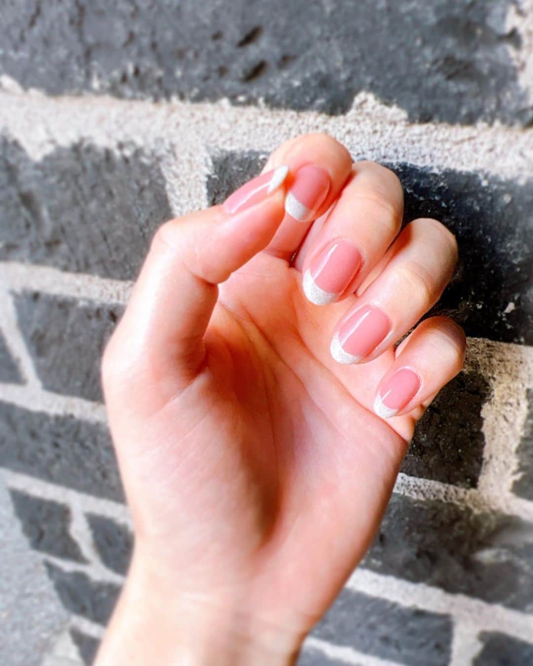 水沢エレナさんのインスタグラム写真 - (水沢エレナInstagram)「夏のネイル🐬🍉  似てるようで違うんです🤭   #nails #nailart   #ジェルネイル #シンプルネイル」8月28日 11時31分 - erena_mizusawa_official