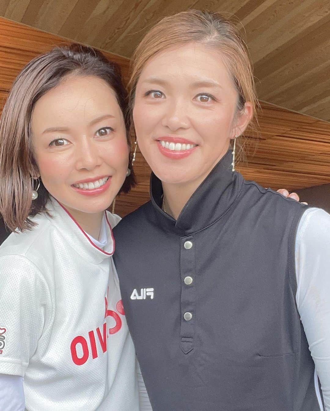 宮崎宣子さんのインスタグラム写真 - (宮崎宣子Instagram)「自己ベスト❣️ 東京クラシック93🙌🙌🙌  めちゃくちゃ嬉しいです😆 良美ちゃんと周れたからかな❤️  良美ちゃんは色々と教えてくれながら回ってるのに、 今回6バーディー❣️❣️❣️  凄すぎる😍⛳️⛳️  めちゃくちゃ楽しかったー❤️  なんとなく分かってきたのは、 私は、カート🛺があればスコアがいいこと。 しかも乗り入れ🤣  要するに体力がないってことですね…😂  でも、93なんてめちゃくちゃ嬉しいです😊いつもクラシックは108とか、よくて101とかだったので、本当に嬉しかったです🙌🙌🙌⛳️  大学院から解放されて、 ゴルフ三昧ですが、 まだまだ楽しみたいと思います❤️⛳️  #自己ベスト #東京クラシック #ゴルフ好き #甲田良美プロ  #6バーディー #カッコいい #楽しいゴルフ #golfwear #archivio #golfclub #callaway  #rogue  #golflife」8月28日 11時33分 - miyazaki_nobuko