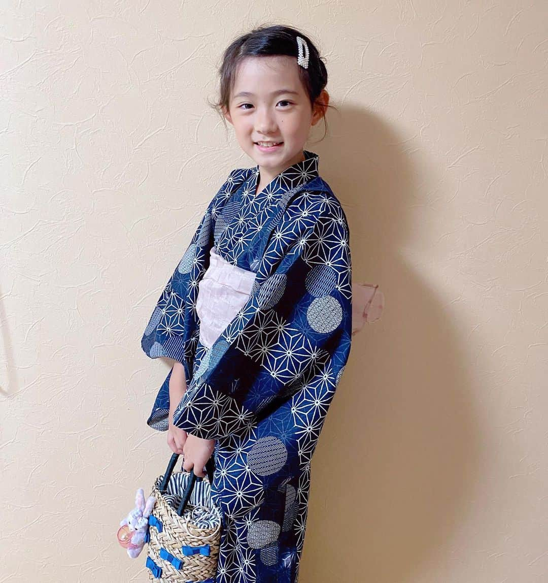 *yoko*さんのインスタグラム写真 - (*yoko*Instagram)「* 2022.8  心乃が選んだ今年の浴衣👘 キラキラのイヤリングもつけて♡ なかなか似合ってるやん  #浴衣#8」8月28日 14時49分 - yococono