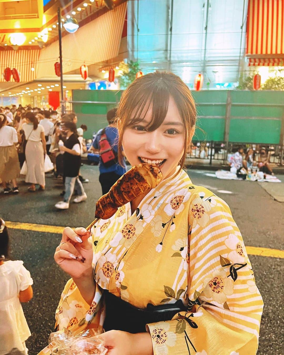 くろがねさらさんのインスタグラム写真 - (くろがねさらInstagram)「お祭り行ってきた〜 人が多くて浴衣きつくて息苦しかった。 けどイカ焼き美味しかったからオールOKദ്ദി^._.^)」8月28日 18時55分 - hunny_214