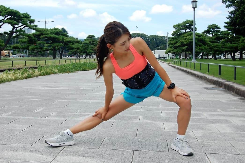 坪井ミサトさんのインスタグラム写真 - (坪井ミサトInstagram)「ランニング✖️筋トレ！？！？🏃‍♀️💪🏻🔥 と気になっていた  "SIXPAD Powersuit Core Belt"を 体験してきました✨ @sixpad_official   使い方はすごく簡単で、 これまでのジェルシートが不要になり、 水に濡らしてお腹に巻くだけ！！  あとはスイッチONすれば 走りながら筋トレ効果も得られるんです❤️‍🔥 (なんと効率的！！) 筋トレ時間が取れない方にもピッタリですね😆  私は反り腰になりやすいので これを身につけるだけで、 姿勢や体幹を意識することができました👍  ラフィネランニングNeo店で 体験してみてください❤️‍🔥  #SIXPAD #ハイブリッドランニング #シックスパッド #workout #run #running #マラソン #ランニング #筋トレ #腹筋 #training #sport #pr」8月28日 22時41分 - misato1030