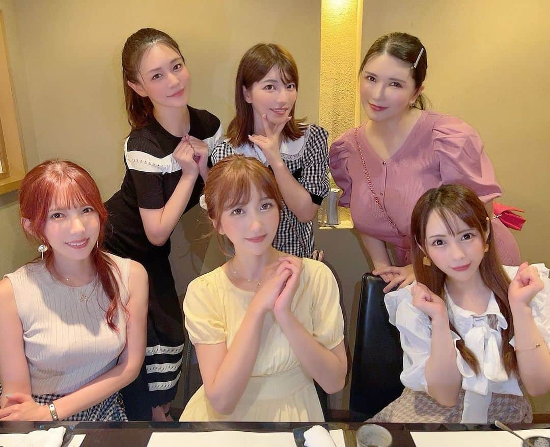 大槻ひびきさんのインスタグラム写真 - (大槻ひびきInstagram)「みんなと ごはん行ってきたよ☺️ 14周年お祝いしてくれた🥹🧡 プレゼントもありがとう🧡 大好きなお友達と過ごせて とても幸せです🥰  またあそぼ🧡」8月29日 2時14分 - yanhibi0221