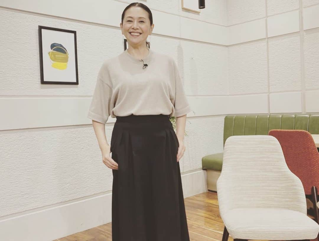 小泉今日子さんのインスタグラム写真 - (小泉今日子Instagram)「2022／08／28 OnAir 「僕らの時代」フジテレビ  Knit 「PICEA」 @picea_cashmere   Pants 「ZUCCa」 @zucca_official   Jewelry 「talkative」 @talkative_marotta   Styling  藤谷典子 Hair&Make  石田あゆみ  #picea_cashmere  #zucca  #talkative  #僕らの時代  #フジテレビ  #阿修羅のごとく」8月29日 9時35分 - asatte2015