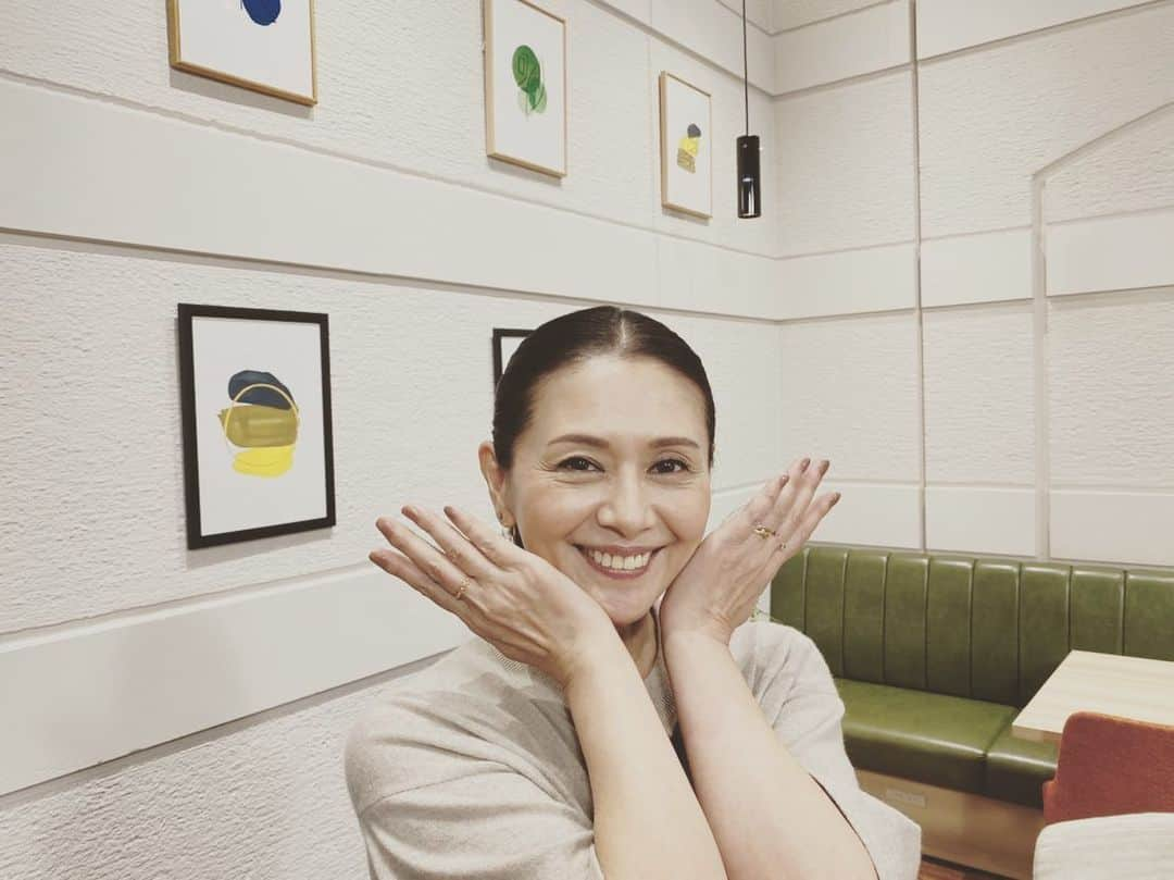 小泉今日子さんのインスタグラム写真 - (小泉今日子Instagram)「2022／08／28 OnAir 「僕らの時代」フジテレビ  Knit 「PICEA」 @picea_cashmere   Pants 「ZUCCa」 @zucca_official   Jewelry 「talkative」 @talkative_marotta   Styling  藤谷典子 Hair&Make  石田あゆみ  #picea_cashmere  #zucca  #talkative  #僕らの時代  #フジテレビ  #阿修羅のごとく」8月29日 9時35分 - asatte2015