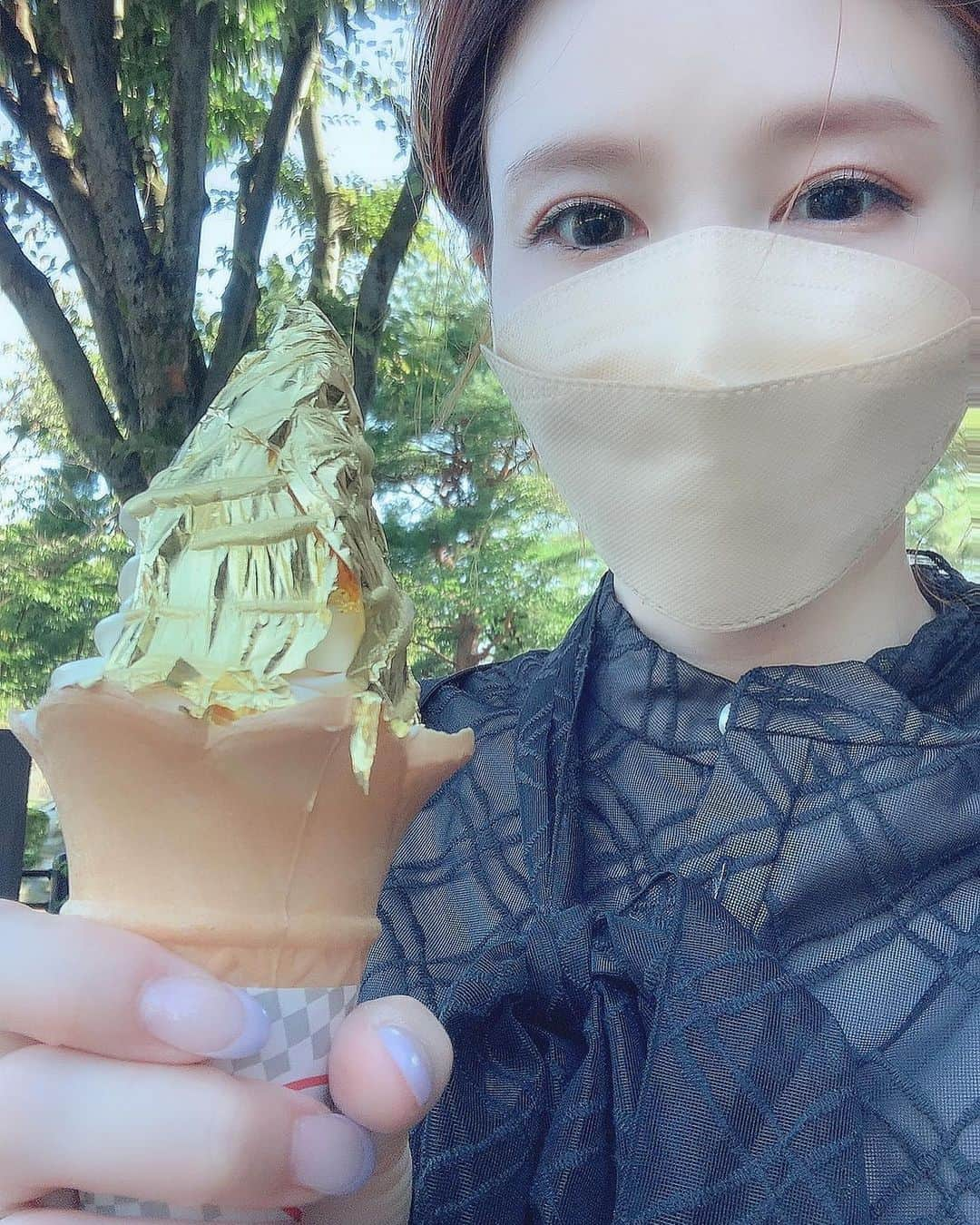 手島優さんのインスタグラム写真 - (手島優Instagram)「・  金箔ソフトクリーム🍦  初めて見た✨初めて食べた！  #金箔ソフト #美味しかった #金箔　#キレイ」8月29日 14時07分 - tejimayuu0827