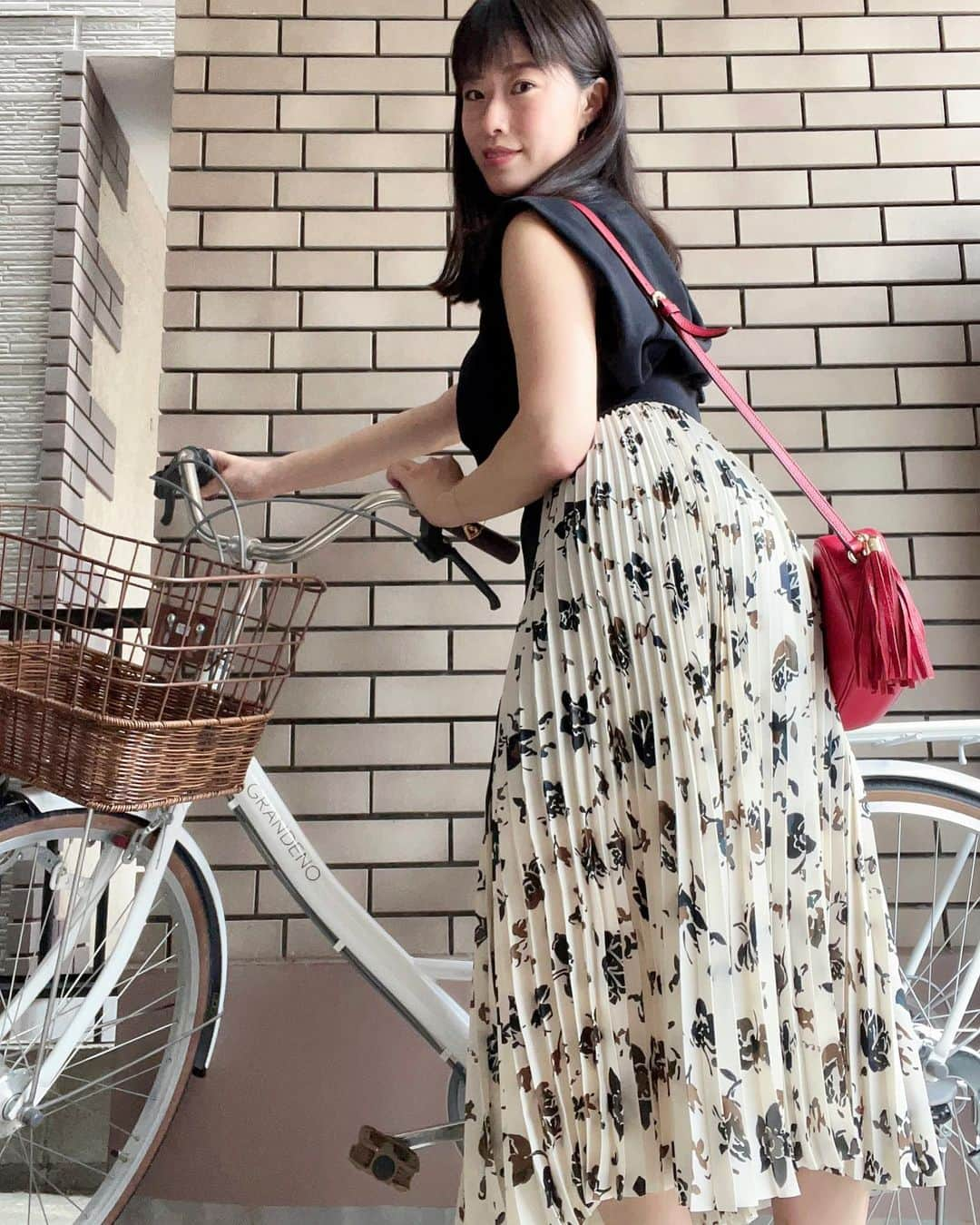 小田飛鳥さんのインスタグラム写真 - (小田飛鳥Instagram)「新しいお洋服でお出かけしました☺︎（タノシカッター🎶） 紹介が遅れましたが、この子は相棒 です🚲🤍 #grandneo #bicycle #japanesegirl #asiangirl #newcloset」8月29日 15時56分 - asuka_oda_0320