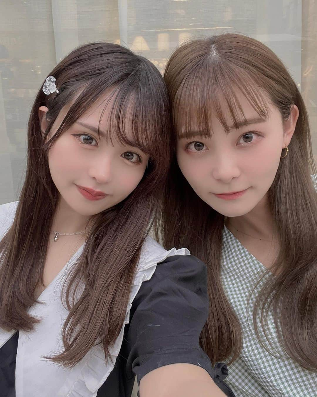 日向すずさんのインスタグラム写真 - (日向すずInstagram)「先日 RINAちゃん @urarina821 のツアーいったんおかえり＆お誕生日会しました♡  ツアー中ずっとラインしてて心配だったから無事に帰ってきてくれて安心した、、( ･ᴗ･̥̥̥ )  毎日ラインで話してたからこそもっと話したい！が積もり積もって話しまくって全然時間足りないので時止まってほしかった（笑）  RINAちゃんはくだらないことで失いたくないってすごく思える存在で、ほんとに大切なお友達です໒꒱· ﾟ  この先も、お互い忙しくてあんまりたくさんは会えなくても末永くずっとお友達でいたいなあーたくさん思い出作りたいなーと思うの。♡  言葉で説明しきれないよーっ！  とにかく素敵な子、  バイバイする時ハグしてくれた🥲🤍  ふたりとも、久々に会えて気持ちが溢れてたよね🥲（笑）  ツアーまた行っちゃう前に会えたらいいなああ( ･ᴗ･̥̥̥ )だいしゅきだよおおう」8月29日 22時48分 - osuzudashi_