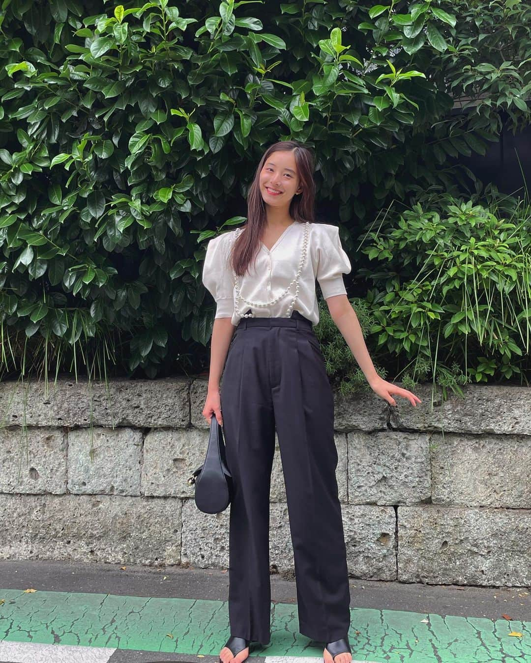 新木優子さんのインスタグラム写真 - (新木優子Instagram)「私服  tops : @snidel_official  bottom : @amerivintage  shoes : @snidel_official  bag : @cafune.official  ring : @dior」8月29日 23時07分 - yuuuuukko_