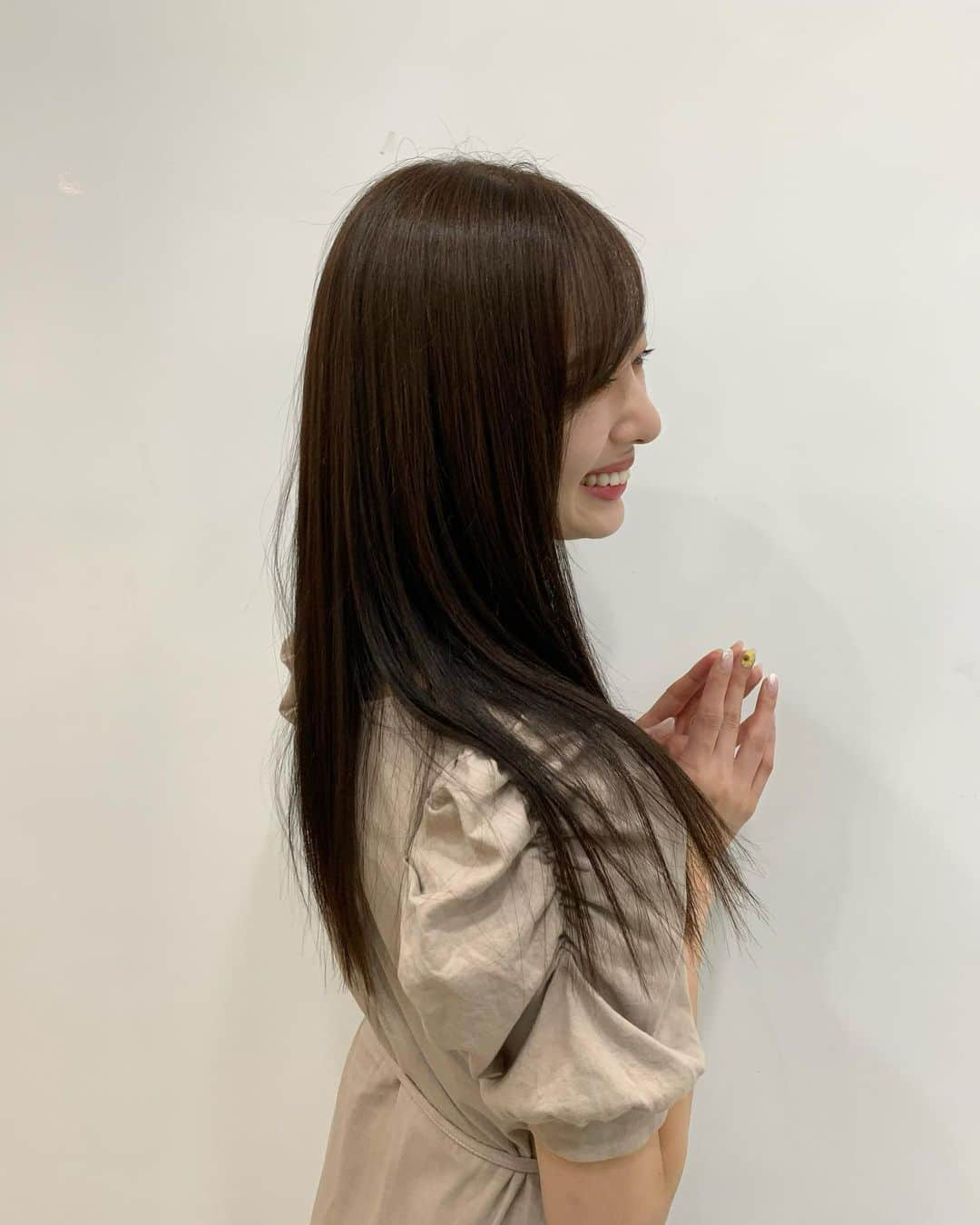 川村まりさんのインスタグラム写真 - (川村まりInstagram)「微イメチェン💇‍♀️  ヘア、撮影→ @kobayashi.hiroto918 さん #いつもすぎ #ありがとすぎてエッグタルトあげた #私も食べた  ワンピースの話ししてたら終わった。😂  #心斎橋#難波#大阪#心斎橋美容室 #難波美容室#心斎橋サロン#難波サロン#大阪美容室#大阪サロン#ストレートヘア#サロモ #サロンモデル#関西サロンモデル」8月29日 23時34分 - marimari725