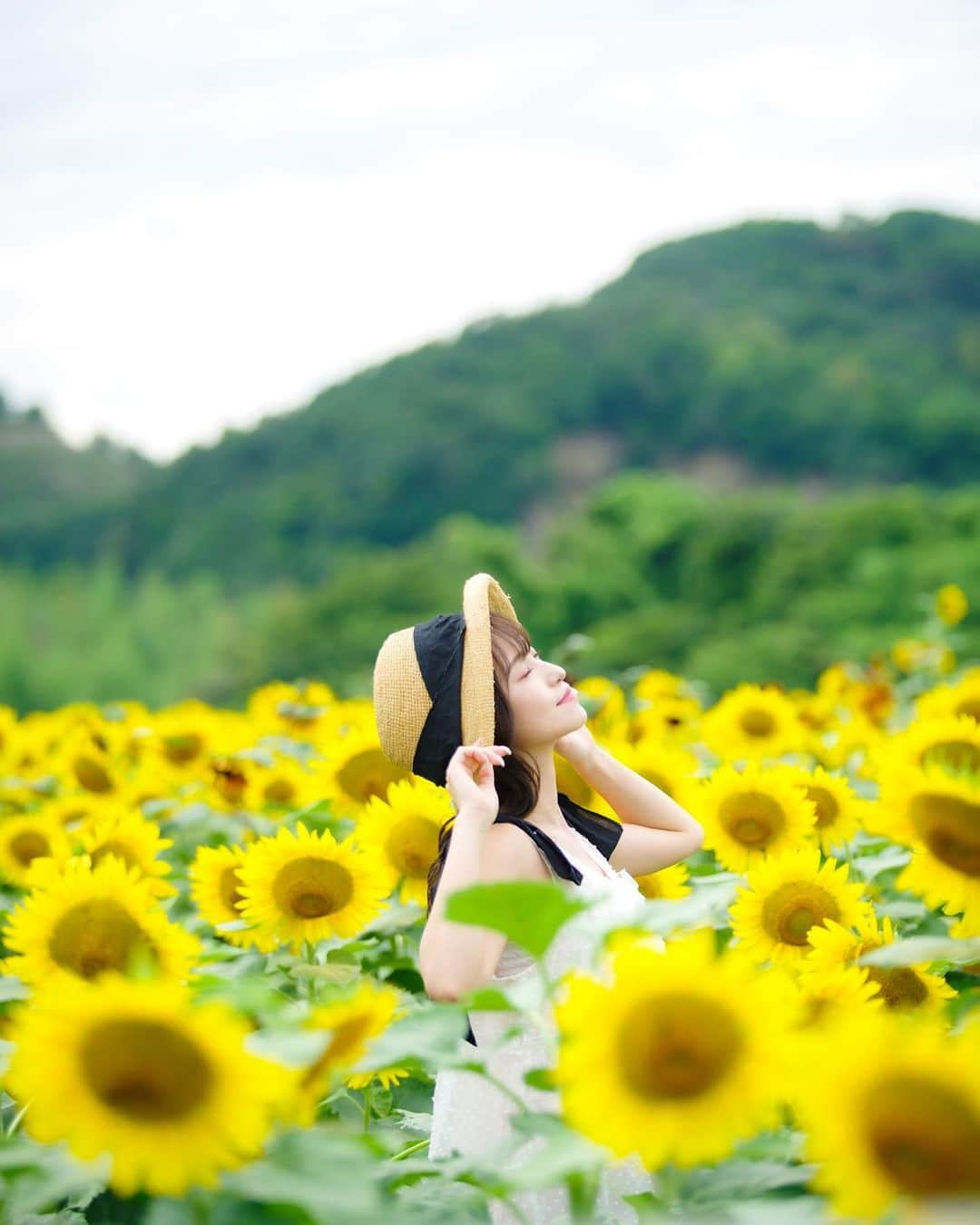 引地裕美さんのインスタグラム写真 - (引地裕美Instagram)「私の夏休み👧🏻👒🌻🌻🌻  #知多半島 #花ひろば #ひまわり畑 #ひまわり #ポートレート  #ゆうみ服 🧺 #麦わら帽子 #bonne  #引地裕美 #モデル #rq #レースクイーン #UMine #jpn #일본 #오오티디  #얼스타그램 #照片 #粉我  #패션스타그램 #데일리코디 #패션 #时装 #셀카」8月30日 7時56分 - yuumihikichi