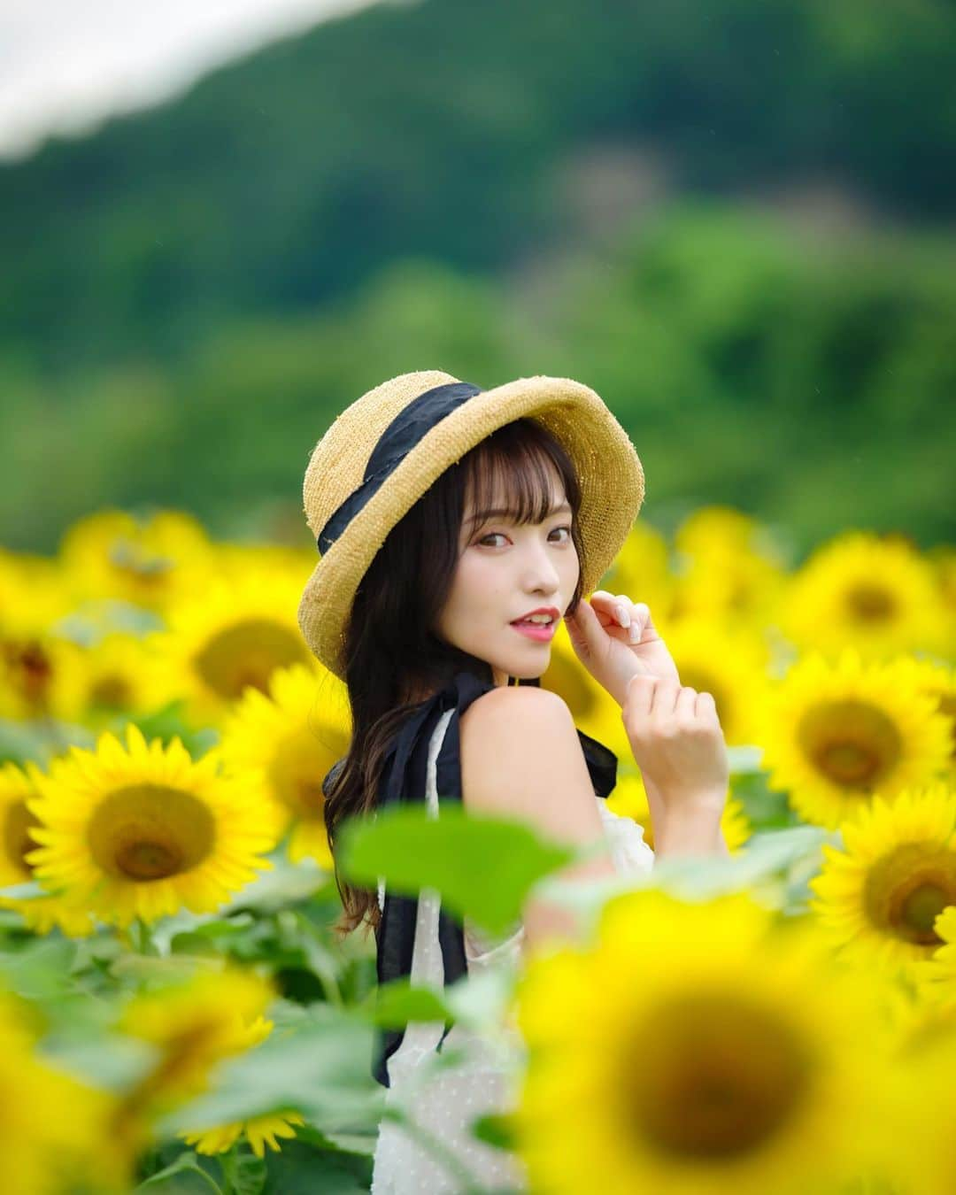 引地裕美さんのインスタグラム写真 - (引地裕美Instagram)「私の夏休み👧🏻👒🌻🌻🌻  #知多半島 #花ひろば #ひまわり畑 #ひまわり #ポートレート  #ゆうみ服 🧺 #麦わら帽子 #bonne  #引地裕美 #モデル #rq #レースクイーン #UMine #jpn #일본 #오오티디  #얼스타그램 #照片 #粉我  #패션스타그램 #데일리코디 #패션 #时装 #셀카」8月30日 7時56分 - yuumihikichi