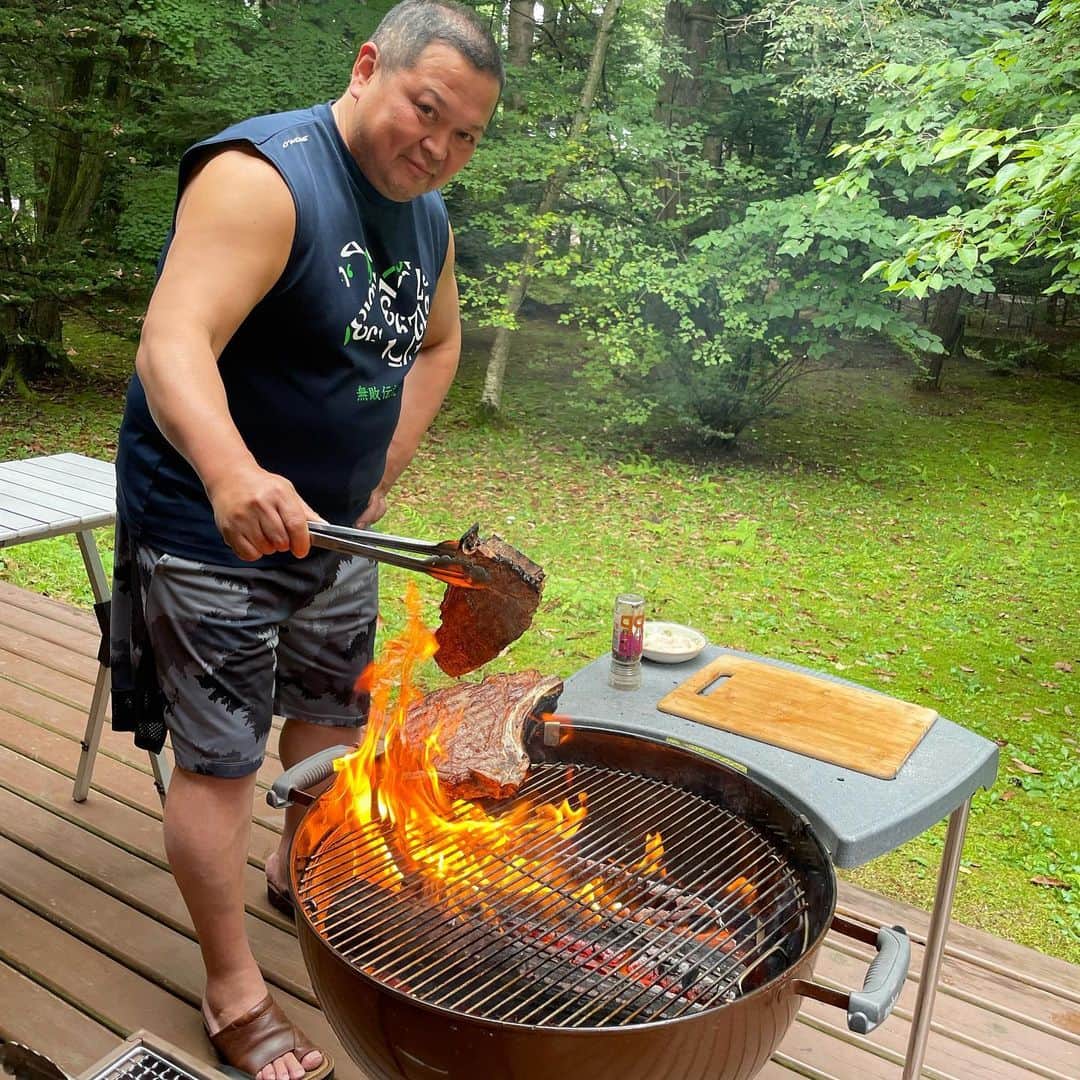 田中律子さんのインスタグラム写真 - (田中律子Instagram)「軽井沢で25年ぶりのゴルフ⛳️コースなんてホントに回れるのか…不安しかなかったけど、なんとか18ホールできました🤣119でおまけ付きで回れました⛳️  ご一緒してくれたハルさま、たくちゃん、ありがと🤍すっごく楽しかった⛳️  8/29焼き肉の日は、ピロりんの別荘で　@pilo884  光山さんが　@nikuyama29 ピータールーガーのめちゃくちゃ美味しいお肉を焼いてくれて🥩もー、たまらない美味さでした🤤  ゴルフ🏌️‍♀️はこれからちょくちょくやるぞと心に決めました😆コースも行きたいので誘って下さいませーーー🤍  ウェア👕　@tangram_tokyo   #golf  #軽井沢旅行  #25年ぶり  #コース出た  #奥が深い  #練習あるのみ  #ありがとうございました」8月30日 15時11分 - ri2kotanaka