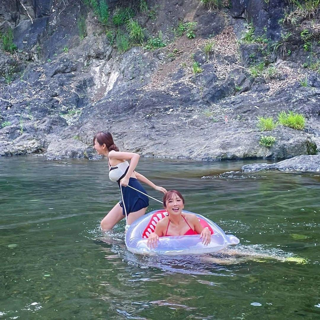 波多野結衣さんのインスタグラム写真 - (波多野結衣Instagram)「川行ってきたよ⛱️🌈 冷たくて綺麗できもちよかった🥺✨  皆でお肉食べたり、スイカ冷やしてみたり🍉  楽しい想い出になりました💓🤗 . . #川 #夏満喫  #BBQ #お肉 #幸せ」8月30日 15時57分 - hatachan524