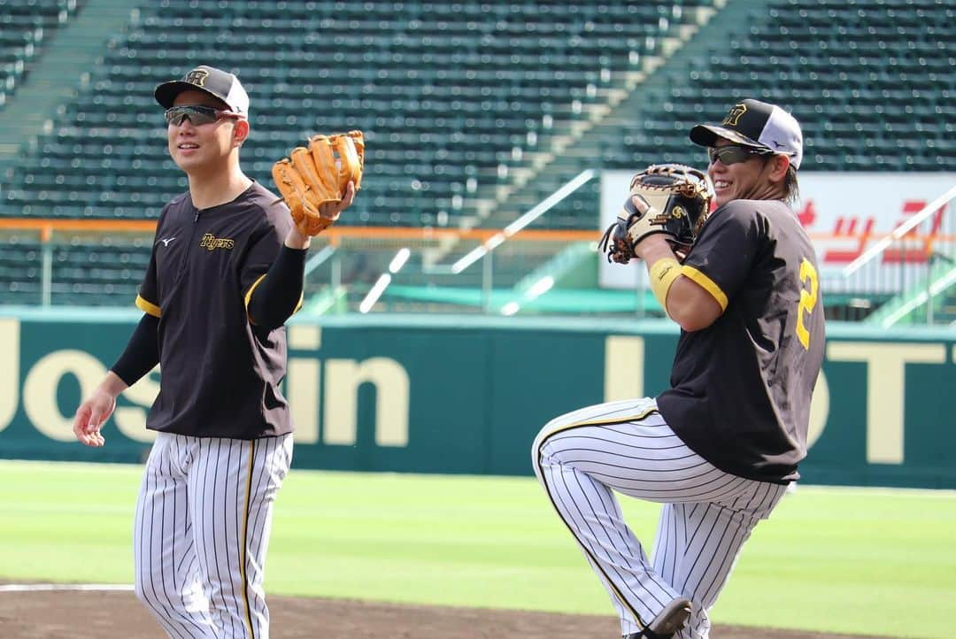 阪神タイガースさんのインスタグラム写真 - (阪神タイガースInstagram)「8月30日広島戦、本日の試合前練習の様子です！ #ジェフリーマルテ 選手 #坂本誠志郎 選手 #筒井壮 コーチ #梅野隆太郎 選手 #糸原健斗 選手 #江越大賀 選手 #島田海吏 選手 #浜地真澄 選手 #小林慶祐 選手 #島本浩也 選手 #佐藤輝明 選手 #岩貞祐太 選手 #阪神タイガース  #イチにカケル！」8月30日 17時02分 - hanshintigers_official