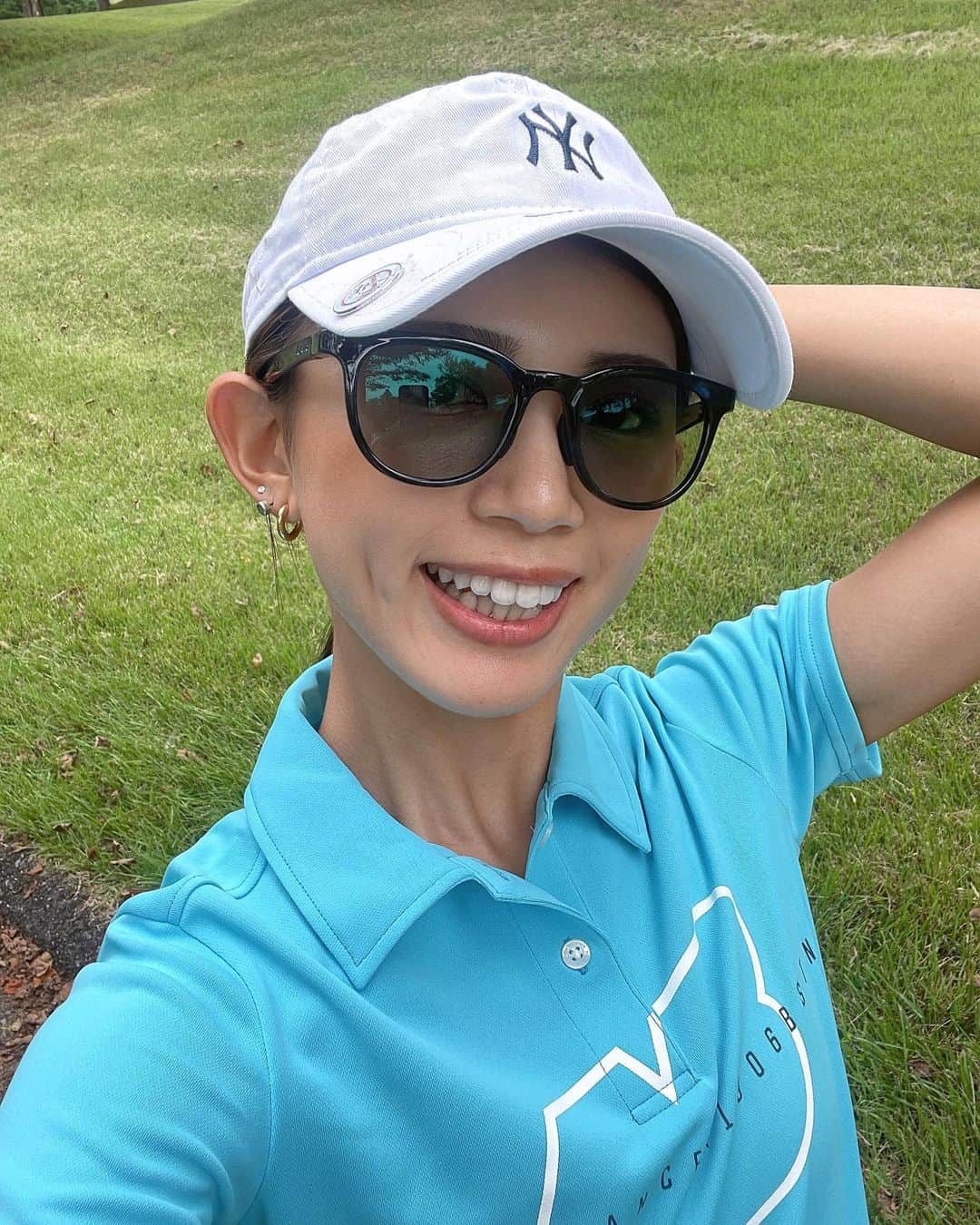 坪井ミサトさんのインスタグラム写真 - (坪井ミサトInstagram)「先日のゴルフ⛳️  スコアは90で 80台ならず…🥹 悔しかったぁぁぁぁ 方向性の安定がイマイチでした😭  お気に入りのウェアに合わせて おnewのiPhoneケース💙  @casetify_jp  このミラーケースはもう3代目！ ちょっと鏡見たいときに とっても便利です☺️  "always be yourself" 今回はこの言葉を入れました✨  #casetify #showyourcolors #golf #golfgirl #ゴルフ #ゴルフ女子 #ゴルフ大好き #ゴルフウェア #golfwear」8月30日 17時08分 - misato1030