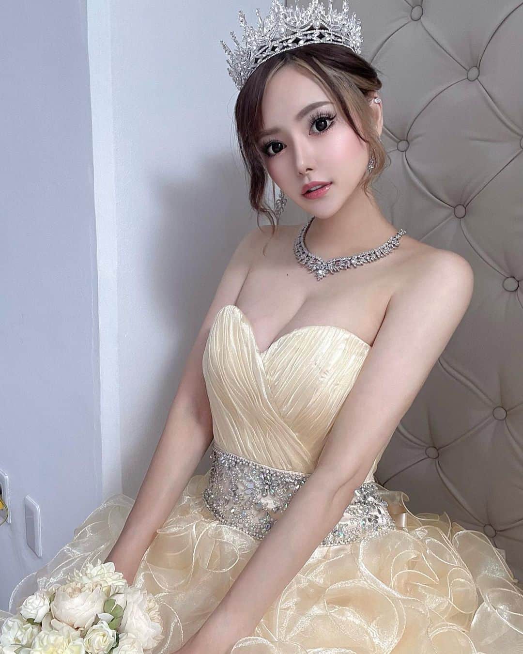 葉月芽生さんのインスタグラム写真 - (葉月芽生Instagram)「.  Princess Dress👑💫💫 @angelr_dress   ボリュームがすごい👗👏🏻 ̖́- かわいすぎる👸💖💖  着て一瞬でhappyな気持ちになる🌈😍💕 女の子でよかったなっ🥰🥰🤍  #angelr  #model  #photooftheday  #new  #dress  #princess  #wedding  #birthday  #girl  #tiara  #flower  #rad  #gold  #happy  #smile  #gorgeous  #エンジェルアール  #ドレス  #新作  #葉月芽生」8月30日 18時01分 - mei_hazuki