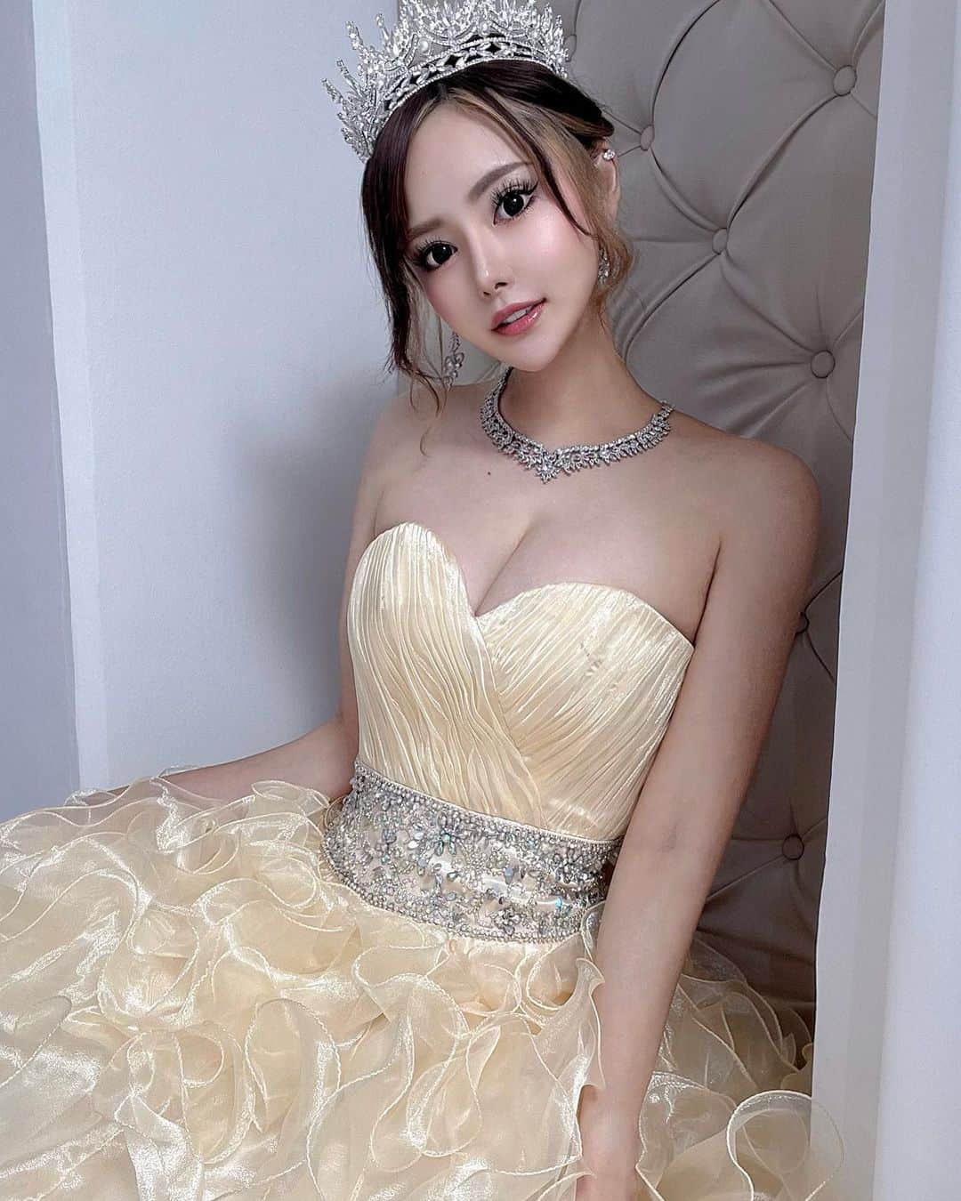 葉月芽生さんのインスタグラム写真 - (葉月芽生Instagram)「.  Princess Dress👑💫💫 @angelr_dress   ボリュームがすごい👗👏🏻 ̖́- かわいすぎる👸💖💖  着て一瞬でhappyな気持ちになる🌈😍💕 女の子でよかったなっ🥰🥰🤍  #angelr  #model  #photooftheday  #new  #dress  #princess  #wedding  #birthday  #girl  #tiara  #flower  #rad  #gold  #happy  #smile  #gorgeous  #エンジェルアール  #ドレス  #新作  #葉月芽生」8月30日 18時01分 - mei_hazuki
