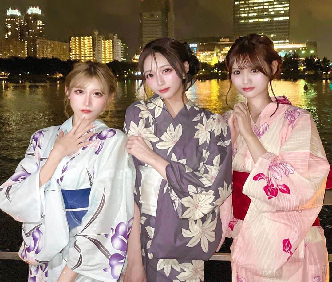 あやちゃんさんのインスタグラム写真 - (あやちゃんInstagram)「浴衣で屋形船🚢🤍 ３人揃うと個性出てめちゃかわいいい👘☺️💞  #屋形船 #浴衣ヘアアレンジ #浴衣ヘア #浴衣 #浴衣コーデ #浴衣着付け #浴衣ヘアセット #ヘアアレンジ #japanesegirl #japanesefood #kimonostyle」8月30日 19時40分 - aya.you.love.r