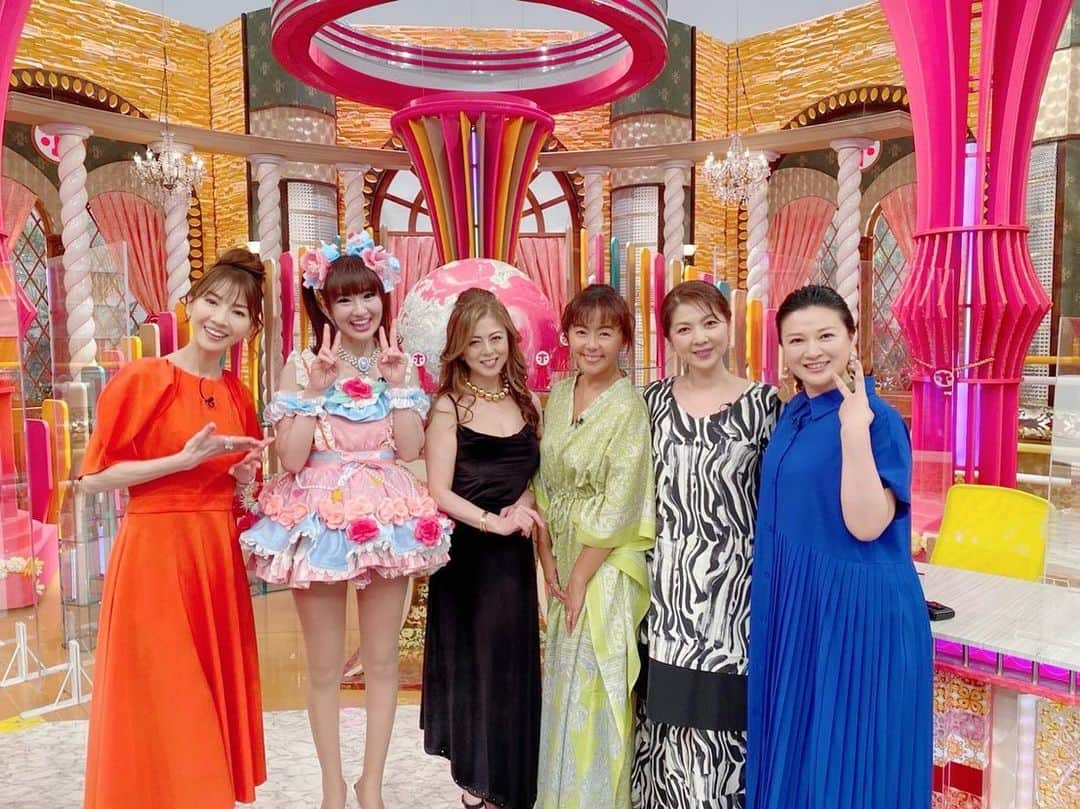 さゆりさんのインスタグラム写真 - (さゆりInstagram)「明日💖8/31(水)さんま兄さんの『ホンマでっか⁉️TV』出演させて頂いてます〜🤩  #なんと❣️ #同世代の美の巨匠の皆様と〜🤣 #憧れの女優の皆様と並ばせて頂けるなんて〜🤣 #きっと両親に💝 #長生きして良かった〜😭って言ってもらえる案件の巻〜🤣 #ただただ #有難かったです〜😭 #異質な物が混じってる感🤣 #何故かスッピンばっかりなってますが😅 #有り難かったです〜🤣 #かつみさゆり　#さゆり #フジテレビ #ホンマでっかtv  #見て頂けたら嬉しいぼよ🥰 #さんま兄さんこそ永遠青年の巻〜🤩」8月30日 20時28分 - katsumisayuri_sayuri