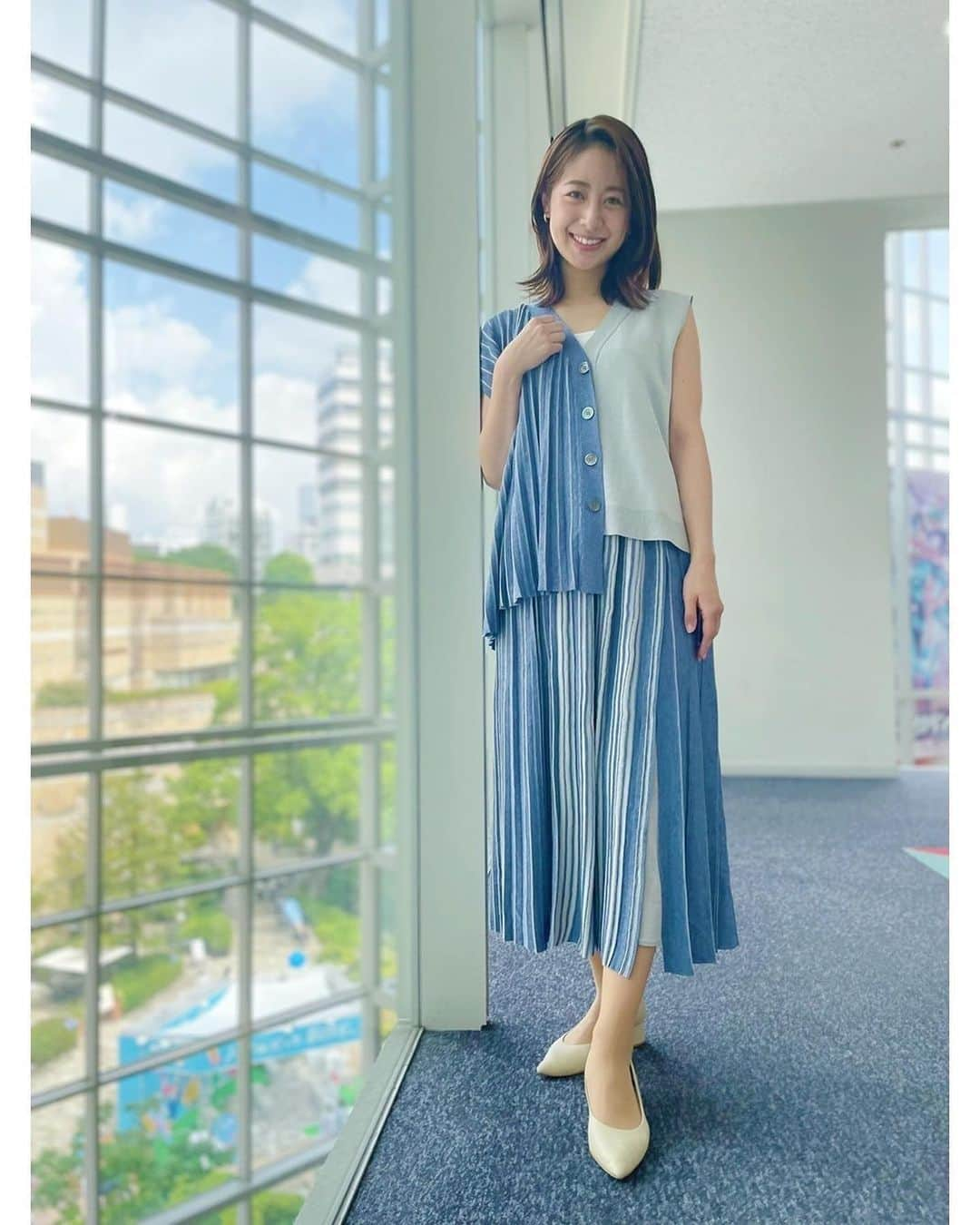 林美沙希さんのインスタグラム写真 - (林美沙希Instagram)「. 今日もお疲れ様でした☺︎ 先日の衣装はアシンメトリーになっていました！袖の長さも違って面白かったです👏✨ . 映像の途中でスタジオが映ってしまい申し訳ございません。喉があまり強くないので潤しながらやっております、！  #annニュース #ワイドスクランブル #林美沙希 #衣装 #ootd #セットアップ #スカートコーデ #アシンメトリー」8月30日 20時40分 - misaki0hayashi