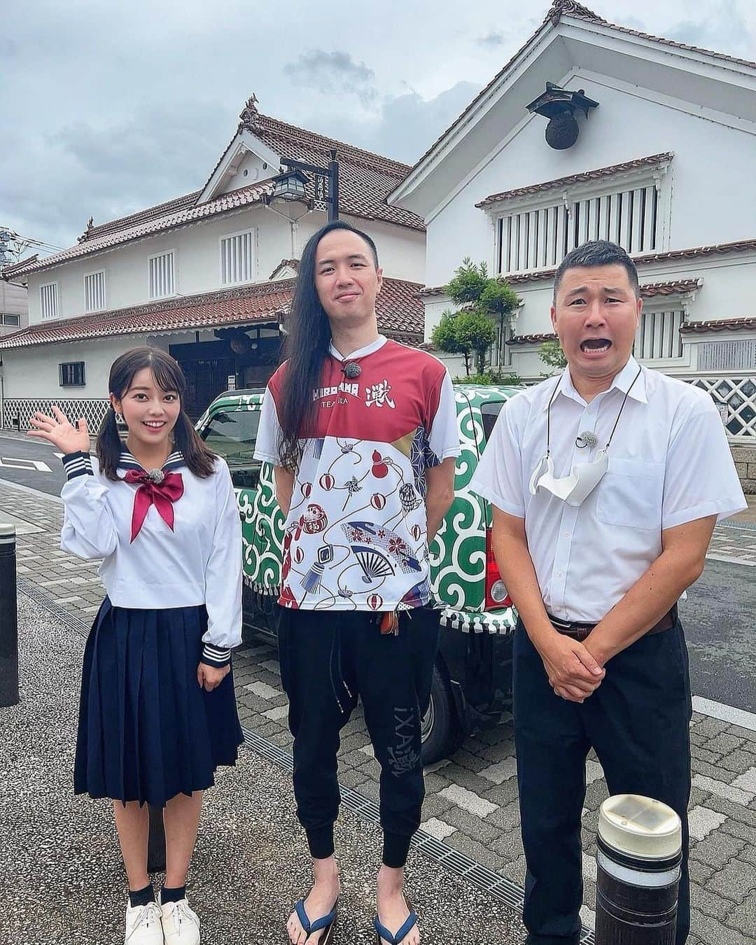 八幡美咲さんのインスタグラム写真 - (八幡美咲Instagram)「みなさん 【正社員プロゲーマー】ってご存知ですか？  収入は？ 賞金は？ 普段正社員としてのお仕事は？ などなど☺️  正社員プロゲーマー の実態に迫ってきました🎮.*˚  今回潜入したのは 去年、東京から広島へ拠点を移した 「広島TEAM iXA」！  私の小学生の妹も 将来の夢は実はゲーマーなんです☺️🤍 妹にこの番組を見せてあげたい。。  あす8月31日(水)深夜0時15分～放送です🥰  写真の真ん中にいらっしゃる方は 会社の代表、板垣護さん🌸 足元に注目してください🇯🇵  なんと、、、下駄☺️  この間行われた ラスベガスの世界大会でも 下駄で参戦したらしいですよ(⑉• •⑉)  そんな ラスベガスで行われた世界大会の 様子もたくさん伺っています🫶🏻  お時間許す方 良かったらご覧下さい(⑉• •⑉)  #プロゲーマー #ストーム久保さん #MC #中島尚樹 さん  YouTubeにて見逃し配信有✨」8月30日 21時39分 - misa_tabi0123