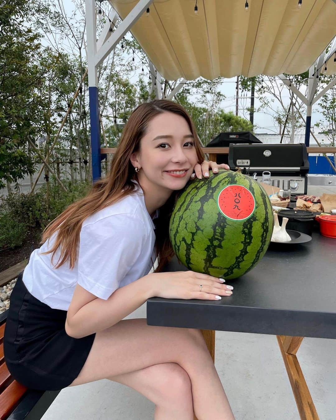 丹羽仁希さんのインスタグラム写真 - (丹羽仁希Instagram)「ロケでスイカ食べたとき🍉✨  最近涼しいね。夏終わっちゃうの？🥺🥺」8月30日 21時58分 - __niki22