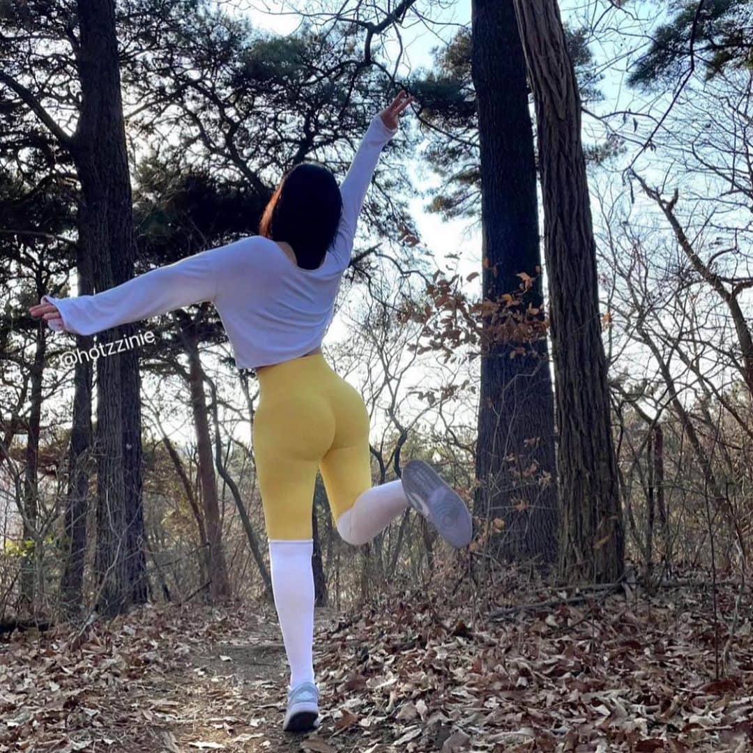BodyON Koreaさんのインスタグラム写真 - (BodyON KoreaInstagram)「🔥생각과 삶이 멋진 #운동 피플들을 #바디온코리아 는 응원합니다! | | wow @hotzzinie 👍😎💕 | | 🍀자신 or 주변 지인 중에 짐패션 핫피플 계시면 DM 보내주세요📩 | | #필라테스 #데일리 #셀피 #거울샷 #바디체크 #운동복 #bodycheck #fitnessgirl #seoul #girl #korean #selfie #ootd #koreangirl #yoga #yogapractice #pilatesinstructor #오하운 #오운완 #헬스타그램 #운동하는여자 #운동스타그램 #홈트 #필라테스그램 #스트레칭」8月30日 22時05分 - bodyonkorea
