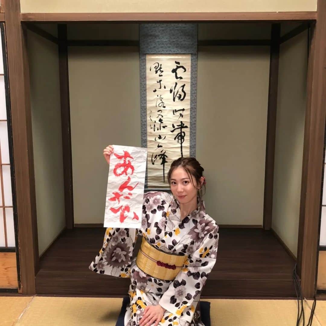 安済知佳さんのインスタグラム写真 - (安済知佳Instagram)「【語ル怪】  第一話、ご視聴ありがとうございました！  日笠しゃんと萌絵ちゃんと笑いまくった楽しい時間でした(笑) 笑える怪談番組！！！🤣  まずはわたしが怪談を朗読いたしました～！ エレベーター乗るのがちょっと怖くなって貰えたら嬉しいです🥰  次回もお楽しみにーー！！  📷️ この壺が最高だったので一緒に撮りました(笑) 2枚目は萌絵ちゃんが撮ってくれました🥰 お二人の浴衣姿も素敵すぎた～😍😍😍  また全て放送されたら、他の写真も載せますね～👻  #語ル怪 #日笠陽子 #豊田萌絵 #安済知佳」8月30日 22時07分 - chikachika_anzai_official