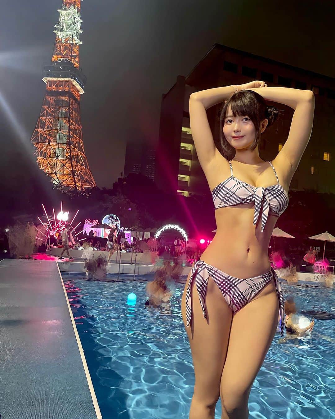 九条ねぎ あぴるさんのインスタグラム写真 - (九条ねぎ あぴるInstagram)「Tokyo Prince Hotel pool❤️  いつも妹と行くから、友達とプール行ったの3年ぶりだった🤣✨楽しかった❤️  #tokyo #japan #japanesegirl #pool #ナイトプール　#インスタ映え #グラビア」8月30日 23時42分 - negi_kujyo