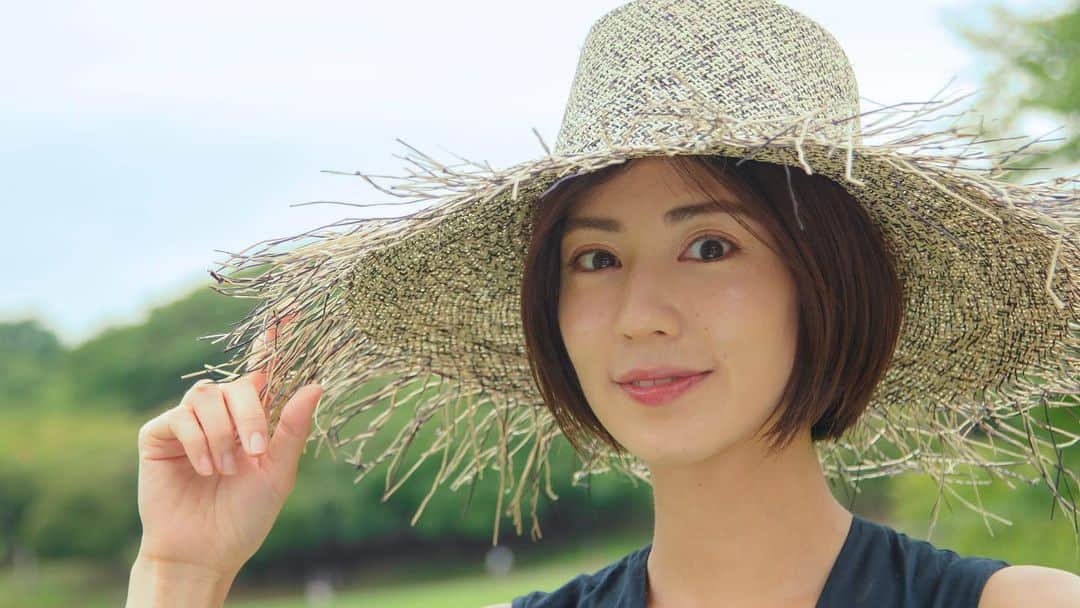 渡辺早織さんのインスタグラム写真 - (渡辺早織Instagram)「&M 連載コラム 素敵な動画もとっていただいています🌻 フランス映画のような質感で とてもお気に入りです🥖  全編は記事内、もしくはストーリーのリンクから ご覧ください🙏🏻  #andm #朝日新聞デジタル  #思い出ちょっぴりつまみぐい」8月31日 12時15分 - _watanabesaori_