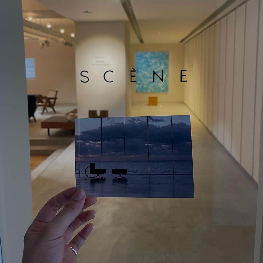 ほのかりんさんのインスタグラム写真 - (ほのかりんInstagram)「海辺と椅子 -the Chairs, by the Sea- @scene.tokyo  行って来た〜今日までだって。  素敵な絵が描けたら、素敵な椅子が作れたら〜って思うよね〜  最近建築見に行きたい気持ち！」8月31日 13時22分 - lynnhonoka