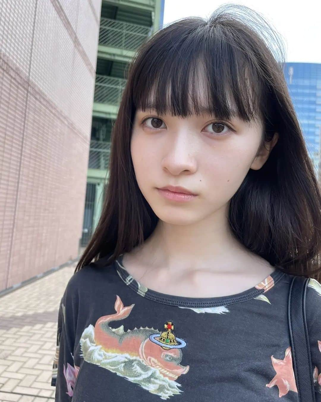 桧山ありすさんのインスタグラム写真 - (桧山ありすInstagram)「久しぶりの投稿です!! 学校が始まって、色々バタバタしてたらもう8月も終わりでびっくりしてます😳  今回は少し前に着た、いつもと違う雰囲気のコーデ🫶🏻  トップスはお母さんに借りたもので、古着っぽくてとても可愛いです！  靴との相性も抜群だからまたこの組み合わせしたいな〜☻  #桧山ありす #alice #jc3 #07 #ぱっつん」8月31日 17時18分 - alice.hiyama