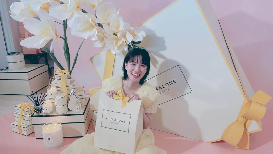 パク・ウンビンさんのインスタグラム写真 - (パク・ウンビンInstagram)「Park EunBin with Jo Malone London Fragrance. #EnglishPearAndFreesia #조말론런던 🌼」8月31日 18時14分 - eunbining0904