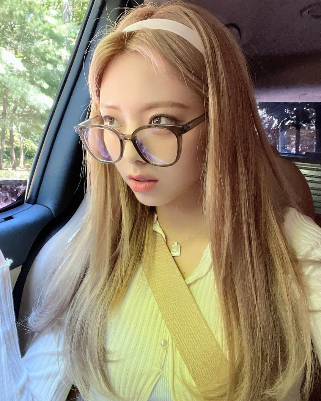 ITZYさんのインスタグラム写真 - (ITZYInstagram)「nice weather with glasses」8月31日 18時44分 - itzy.all.in.us