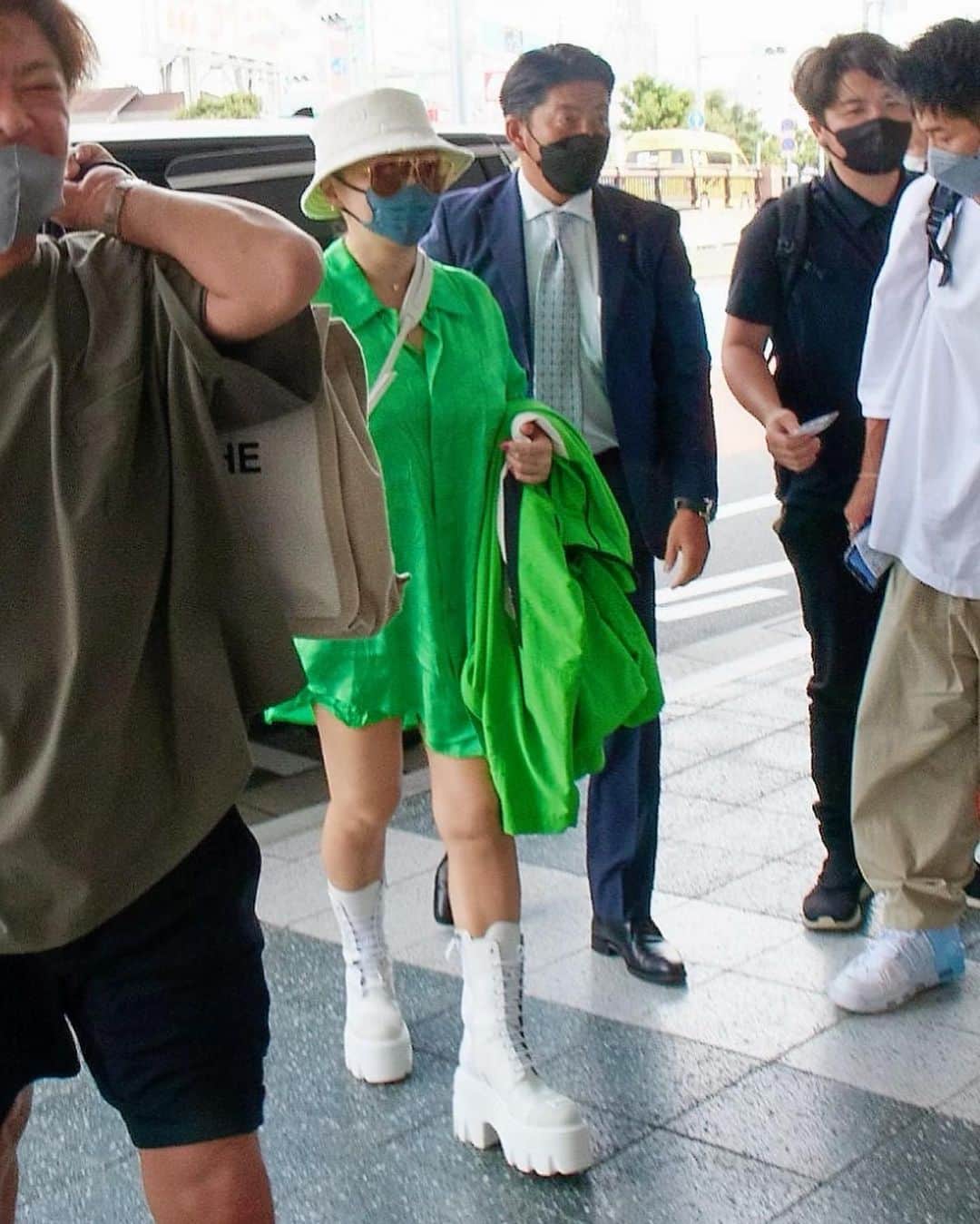 浜崎あゆみさんのインスタグラム写真 - (浜崎あゆみInstagram)「どうしても夏の間に皆とスペシャルな想い出を創りたくて、Summer TA Party 全7公演たくさんの方々にお力添えいただきながら駆け抜けました🙏  信じられないくらい濃すぎる特別な夏でした🥲✨✨✨  季節がすっかり変わる頃には、また一座揃ってAsiaツアーに戻り逢いにゆきます。 待っていて下さい☺️  #サマパアゲイン #無事終了 #わたしも一旦終了 #と思いきや #明後日ダンスリハ #うぉいっ笑 #さて何でしょう😎  📸by @masayukikamo」8月31日 19時05分 - a.you