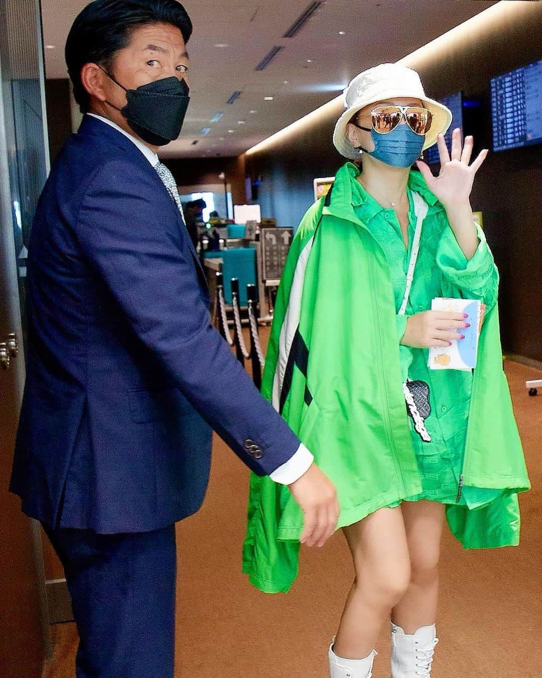 浜崎あゆみさんのインスタグラム写真 - (浜崎あゆみInstagram)「どうしても夏の間に皆とスペシャルな想い出を創りたくて、Summer TA Party 全7公演たくさんの方々にお力添えいただきながら駆け抜けました🙏  信じられないくらい濃すぎる特別な夏でした🥲✨✨✨  季節がすっかり変わる頃には、また一座揃ってAsiaツアーに戻り逢いにゆきます。 待っていて下さい☺️  #サマパアゲイン #無事終了 #わたしも一旦終了 #と思いきや #明後日ダンスリハ #うぉいっ笑 #さて何でしょう😎  📸by @masayukikamo」8月31日 19時05分 - a.you