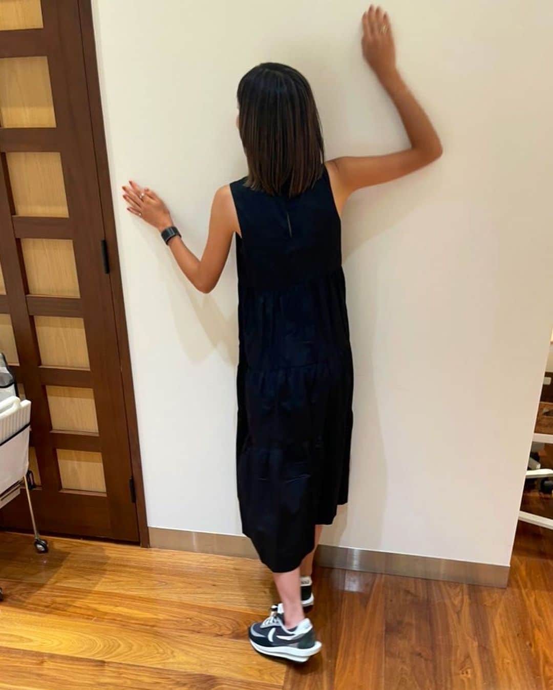 近藤夏子さんのインスタグラム写真 - (近藤夏子Instagram)「.    謎のポーズ🐨  いやー、腕が焼けました。笑 　 　 . #私服 #かこの私服だよ」8月31日 19時45分 - kondokako0804