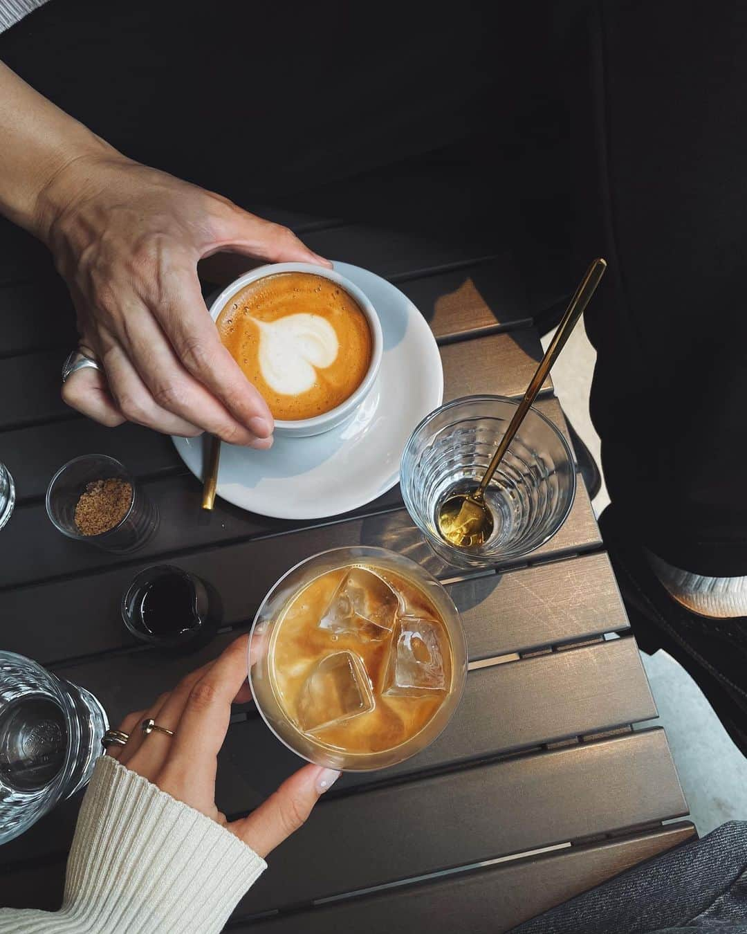 Julia Castroさんのインスタグラム写真 - (Julia CastroInstagram)「💙 . #love #denim  #cafetime #falllooks  #autumnlook  #幸せ時間」8月31日 21時13分 - julia.c.0209