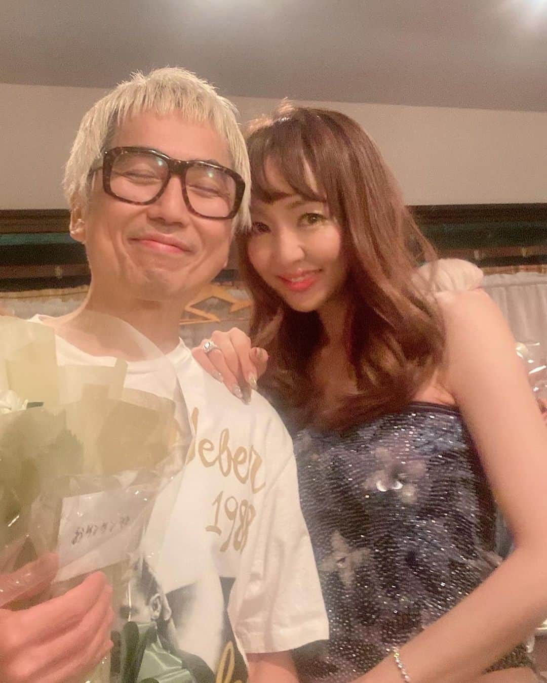 神田うのさんのインスタグラム写真 - (神田うのInstagram)「先輩モデル珠ちゃん💕のバースデーで30年前高校生の時、一緒にお仕事していた仲良しプチセブンモデルズ💕&ヘアメイクさん達💕カメラマンさん💕みんなで集まれて最高に楽しいお時間でした😍 8月バースデーの仲良し同級生モデルの恵美💕メイクのおケンケン💕のサプライズバースデーもありの『おめでとう❣️』を沢山言えた本当に楽しく素晴らしい一時でした😍 みんな💕大好きだよー❤️❤️❤️  @otama33  @kayo_unicorno  @shiho_style  @saori_suwa_oishiiomiso  @glamsken  @pool_sugita  @hiroshi_homma  @akemi0817   #バースデーパーティー#30年来のお友達#10代からのお友達#10代の頃の#お仕事仲間#プチセブンモデルズ#プチモ#昔からの仲間#大好き#最高な時間#大好き#みんな大好き#happybirthday#お誕生日おめでとう#神田うの#unokanda」9月1日 2時56分 - unokandaofficial