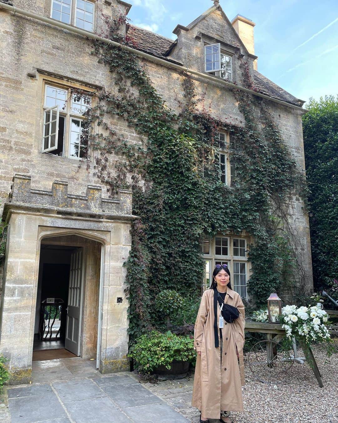 Yu-kiさんのインスタグラム写真 - (Yu-kiInstagram)「Memory of Cotswolds🇬🇧 同じイギリスでも全然違う建物ばかりでかわいい村がたくさん集まってるコッツウォルズ。去年のちょうど今頃の誕生日に泊まったホテルも最高によかった。海外に行くのもいいけど、都会を離れて静かで緑たくさんのイギリスのどこかの街に行くのもいい◎#cotswolds#uk」9月1日 5時19分 - yu_ki96