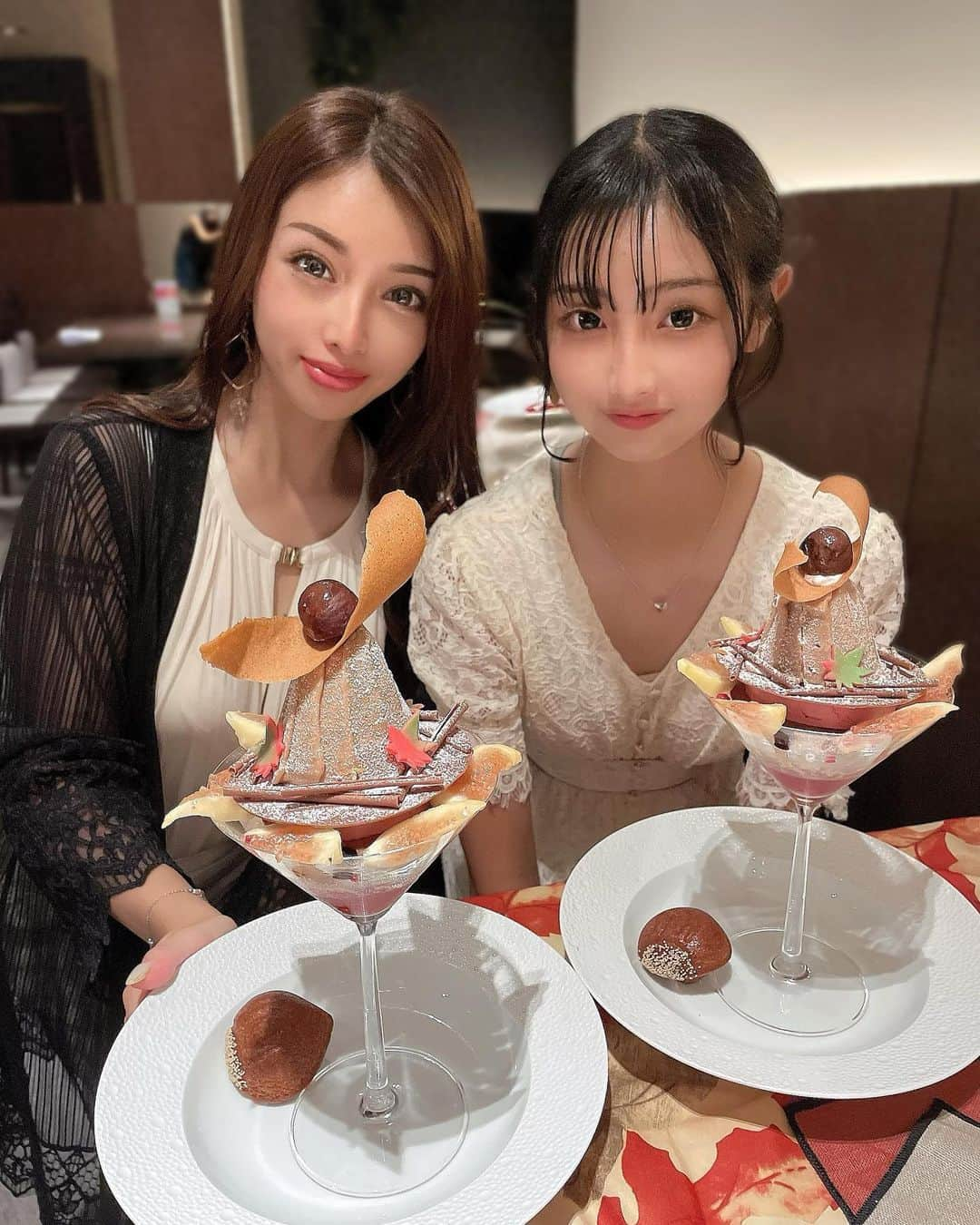 まゆさんのインスタグラム写真 - (まゆInstagram)「1日10食限定の リーガロイヤルホテル京都の オータムアフタヌーンティーセット 『くり重』今日からスタート🌰💕 竹のお重箱で さつまいものロールケーキ かぼちゃプリン お重一面に敷き詰められた モンブラン🎀 モンブランパフェや洋梨のベルエーヌ 甘すぎなくて美味しい🍁  10月31日までの期間限定やから 行ってみてね✨  #リーガロイヤルホテル京都 #rihgaroyalhotel #リーガロイヤルホテル #京都 #京都グルメ #京都カフェ #京都スイーツ #アフタヌーンティー #京都アフタヌーンティー #afternoontea #オータムアフタヌーンティー #モンブラン」9月1日 9時25分 - mayumixx119