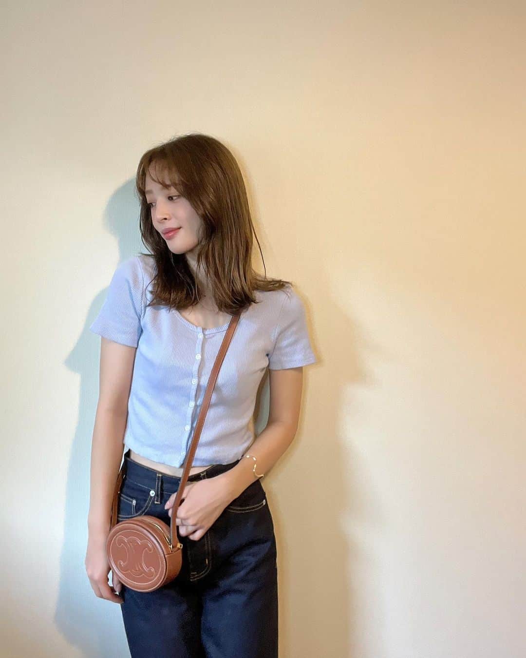 神部美咲さんのインスタグラム写真 - (神部美咲Instagram)「ここだけの話、 髪切りました、ちょっと🤏  だれにも気づかれない🤣🤣🤣  #ここだけの話」9月1日 18時30分 - jimbu_misaki